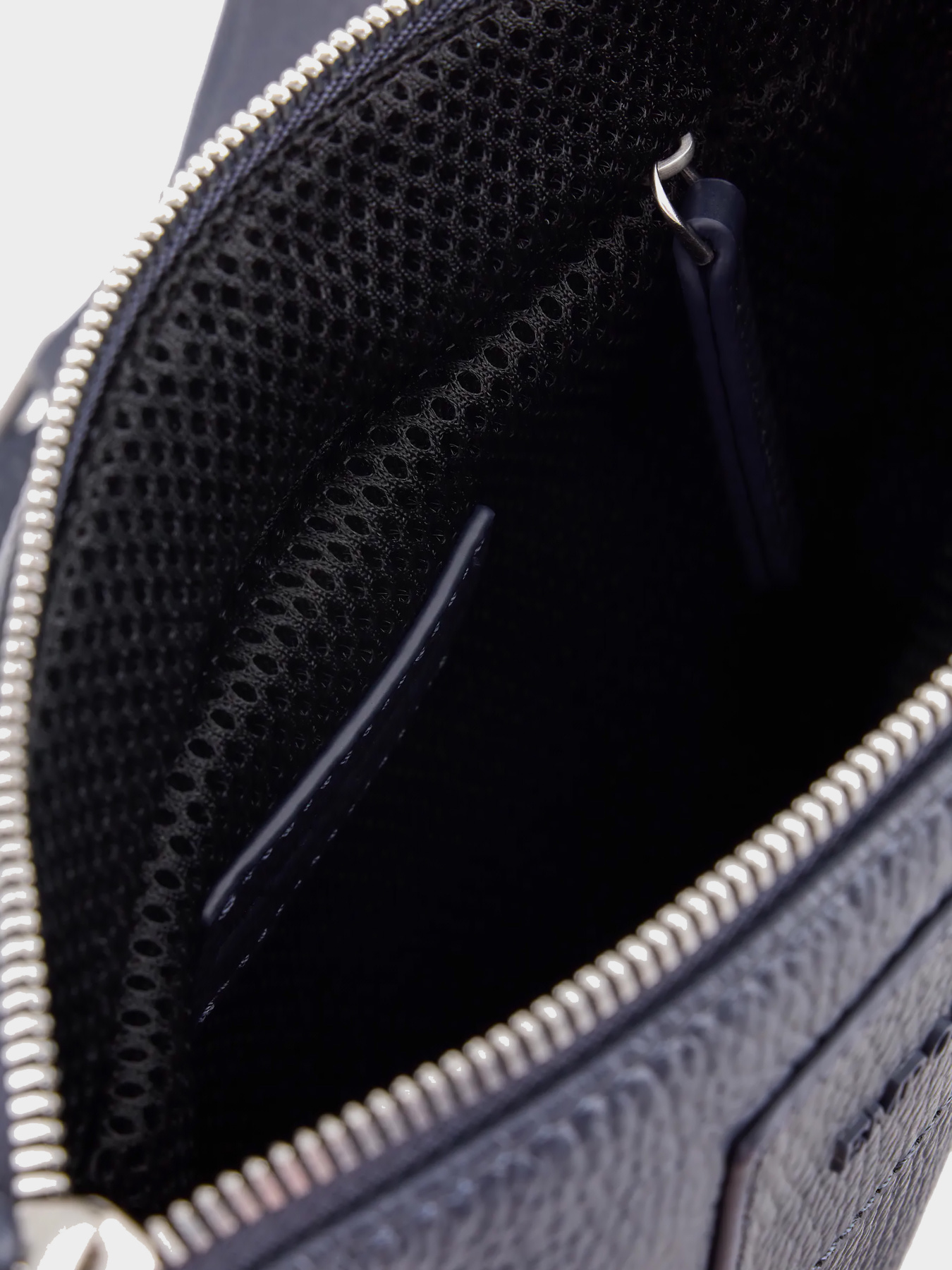 Сумки Emporio Armani модель Y4M252-Y068E-80033 Фото