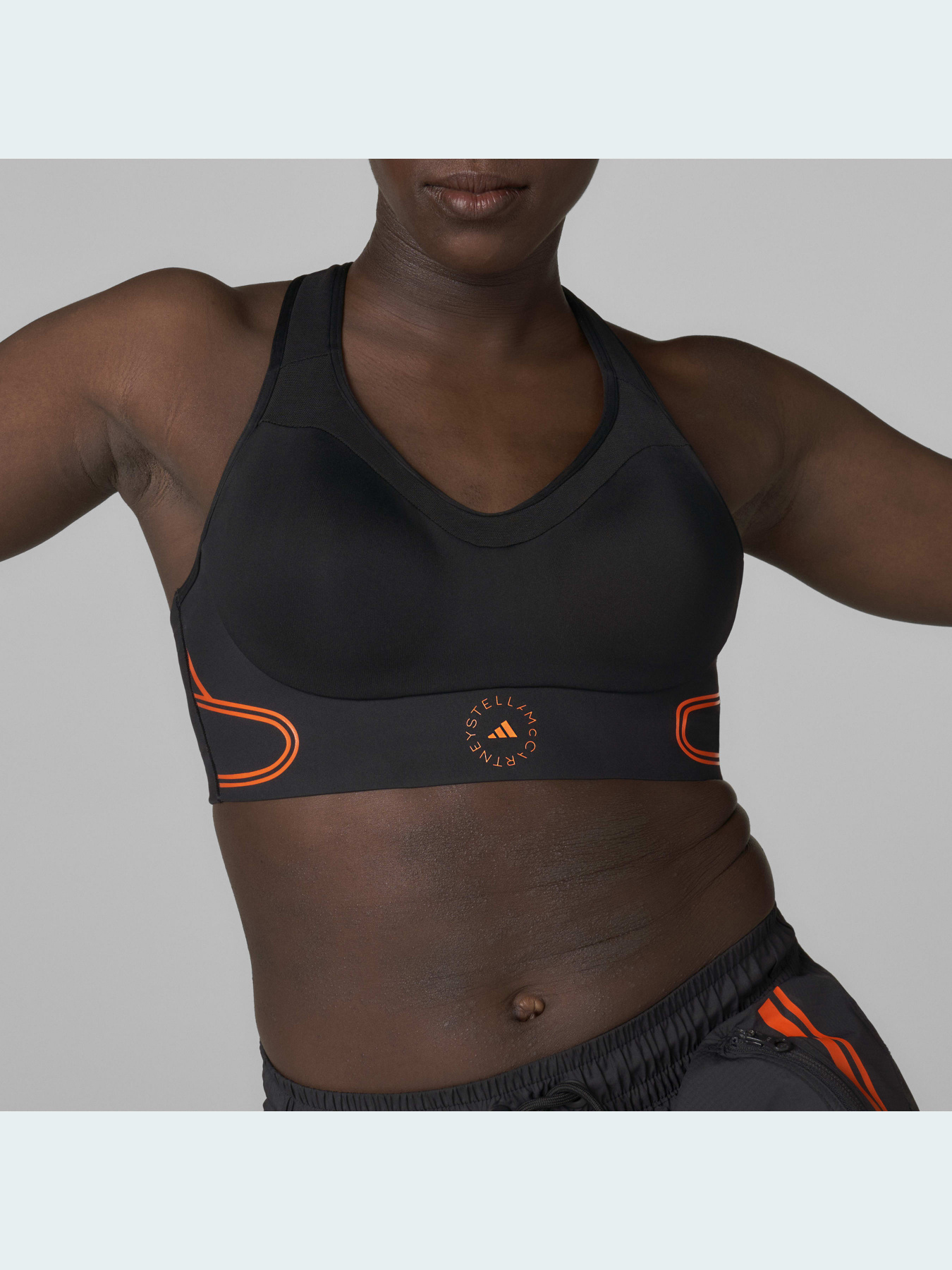 Топ спортивный Adidas модель HF8999 Фото