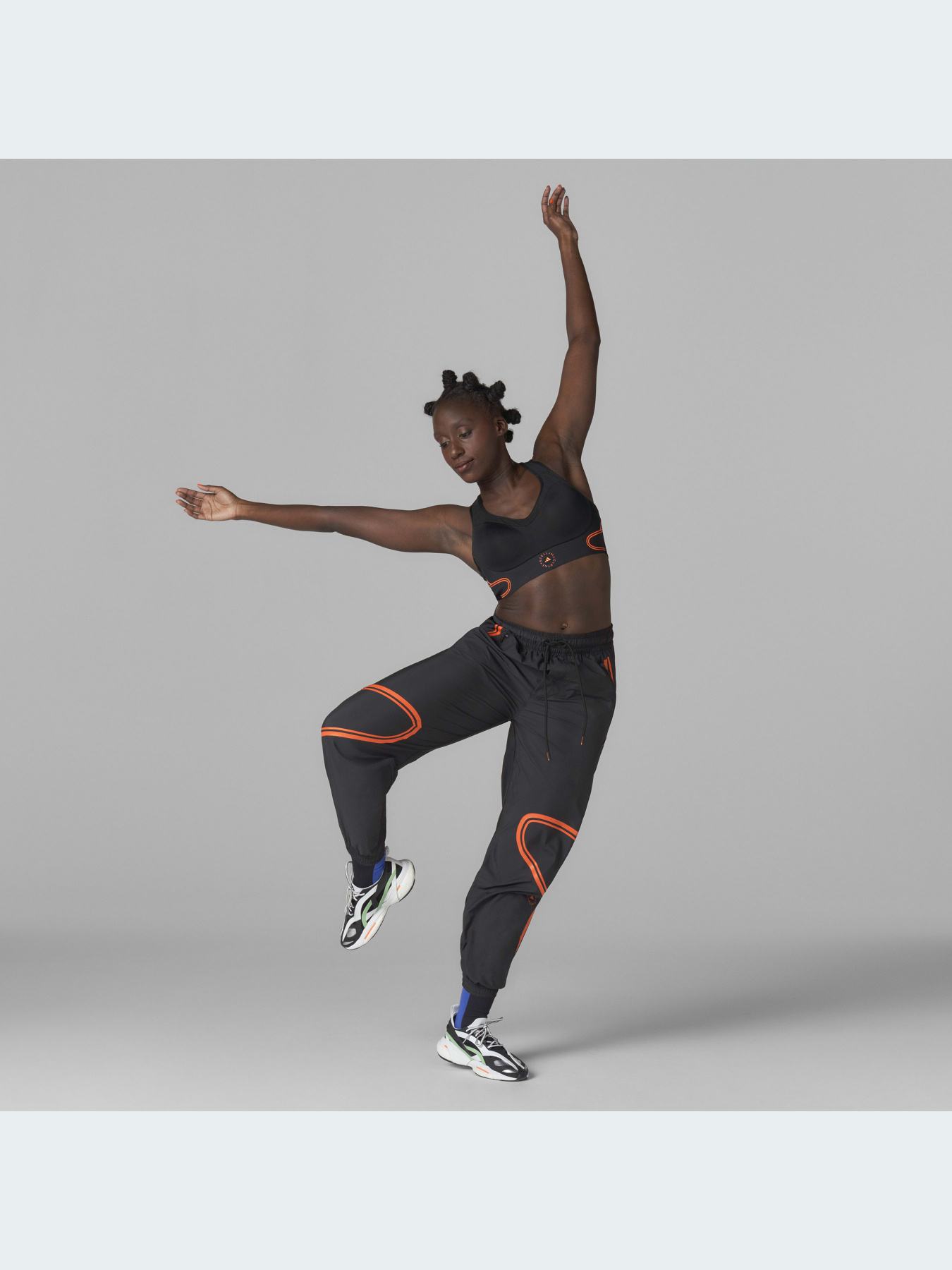 Спортивный топ Adidas модель HF8999 Фото