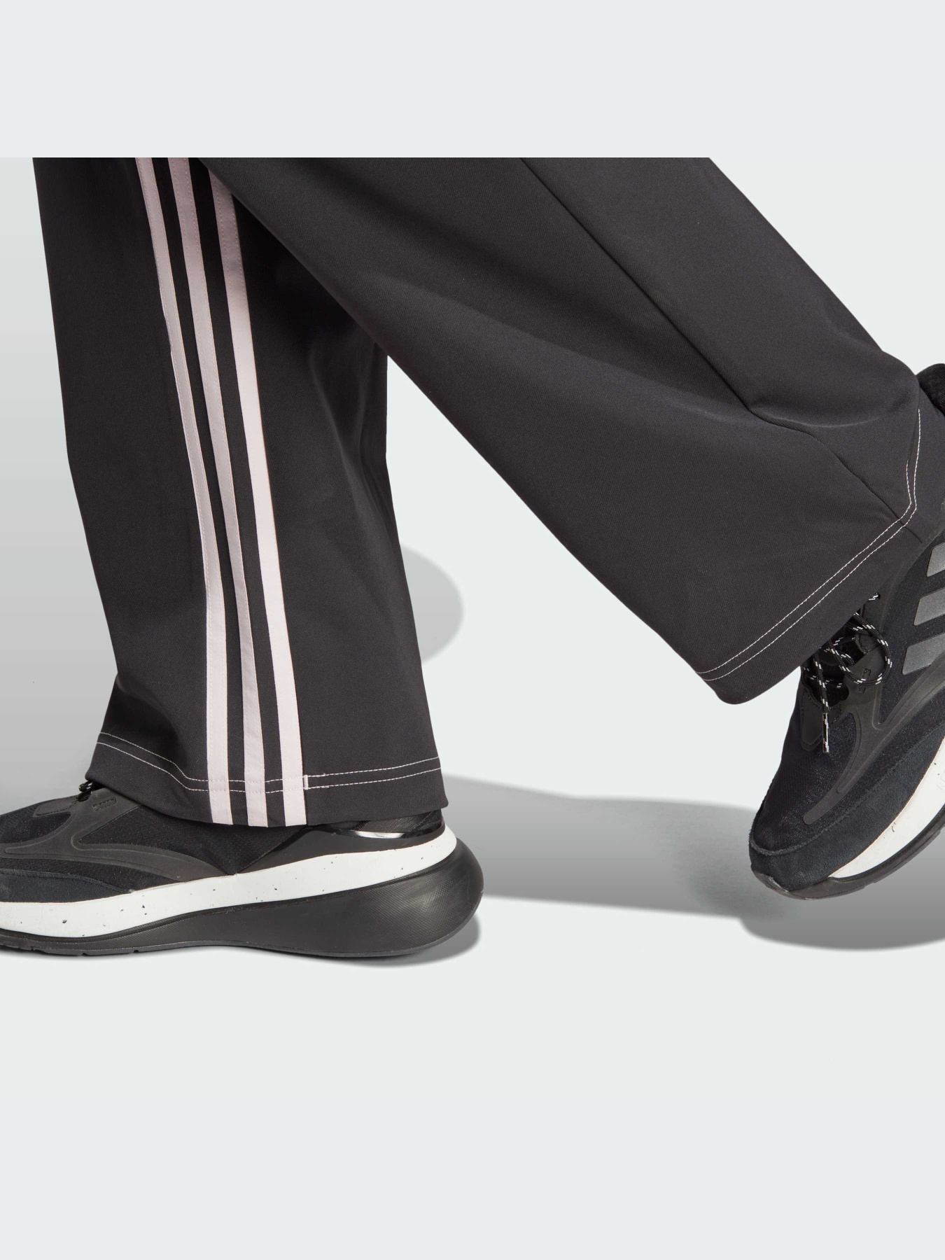 Брюки повседневные Adidas 3 Stripes модель IA3143 Фото