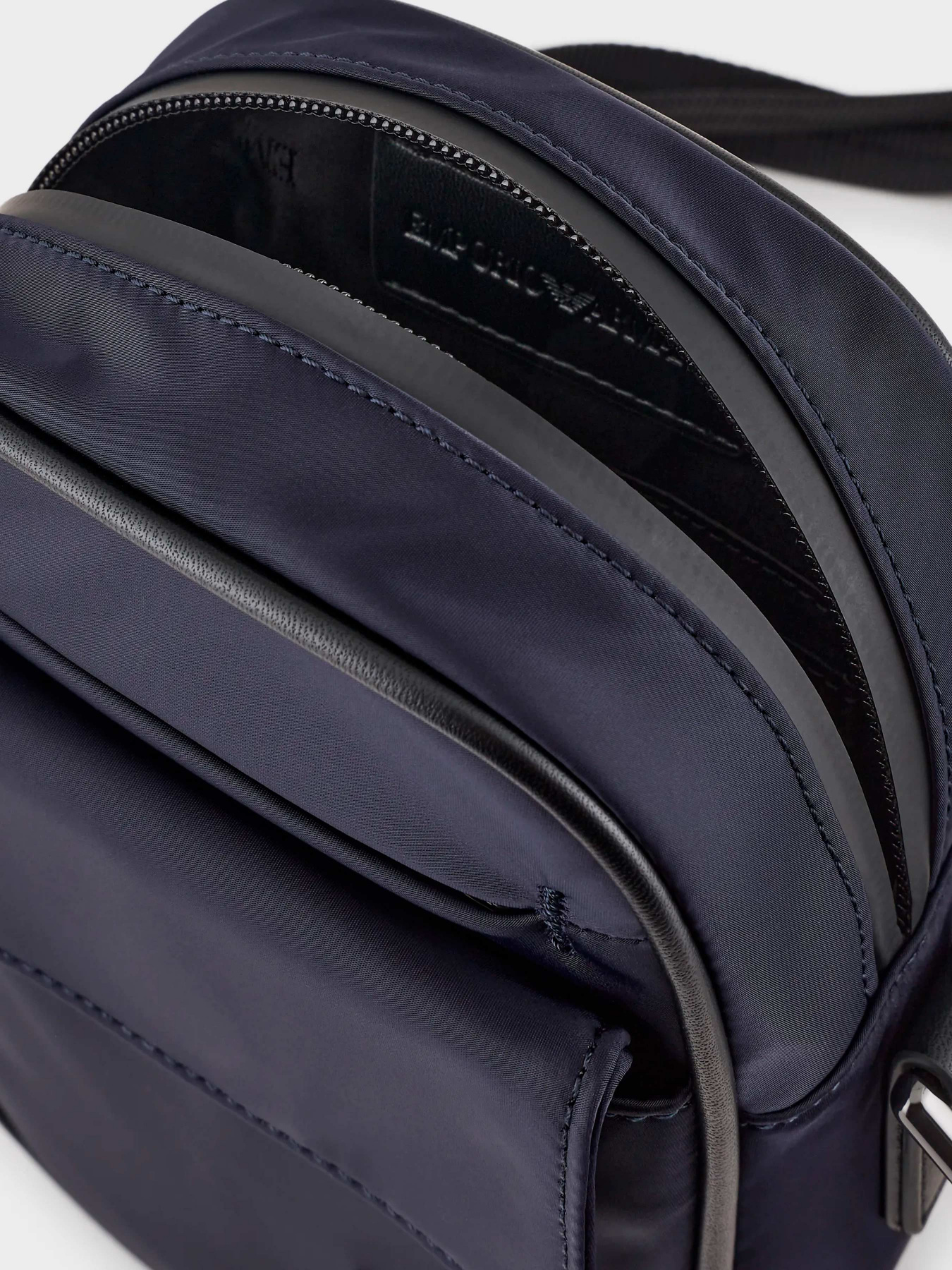 Сумки Emporio Armani модель Y4R454-Y700J-80033 Фото