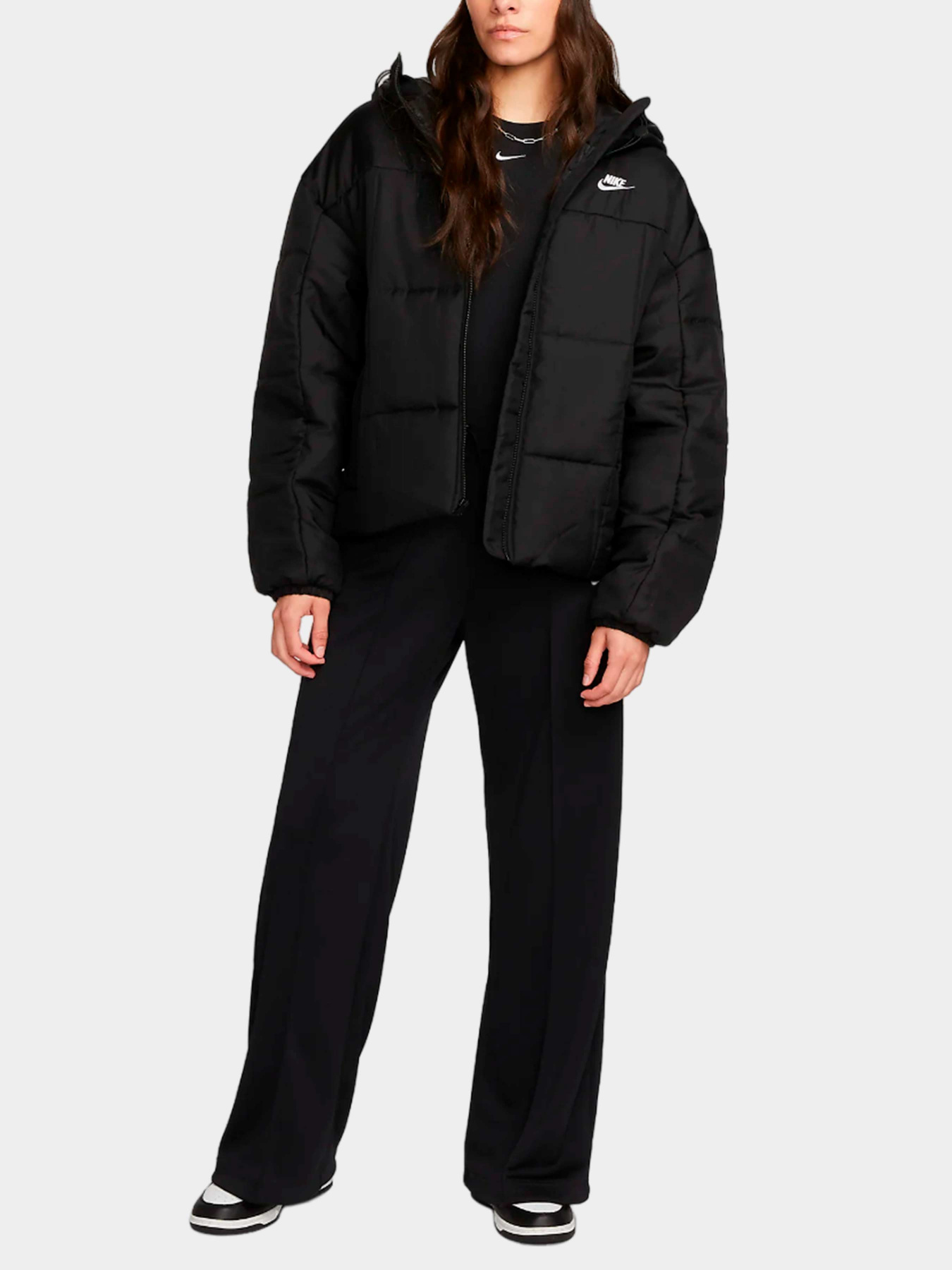 Куртки и дубленки NIKE модель FB7672-010 Фото