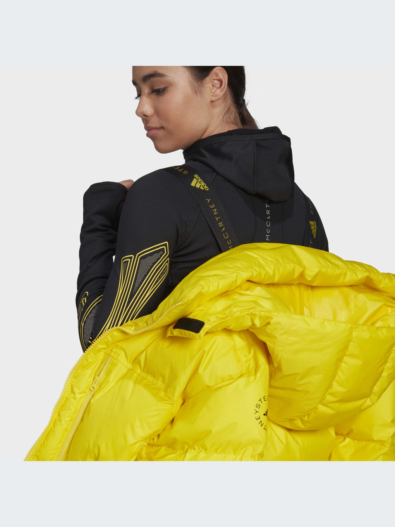 Зимняя куртка Adidas модель HG6891 Зимняя куртка Adidas модель HG6891 Фото