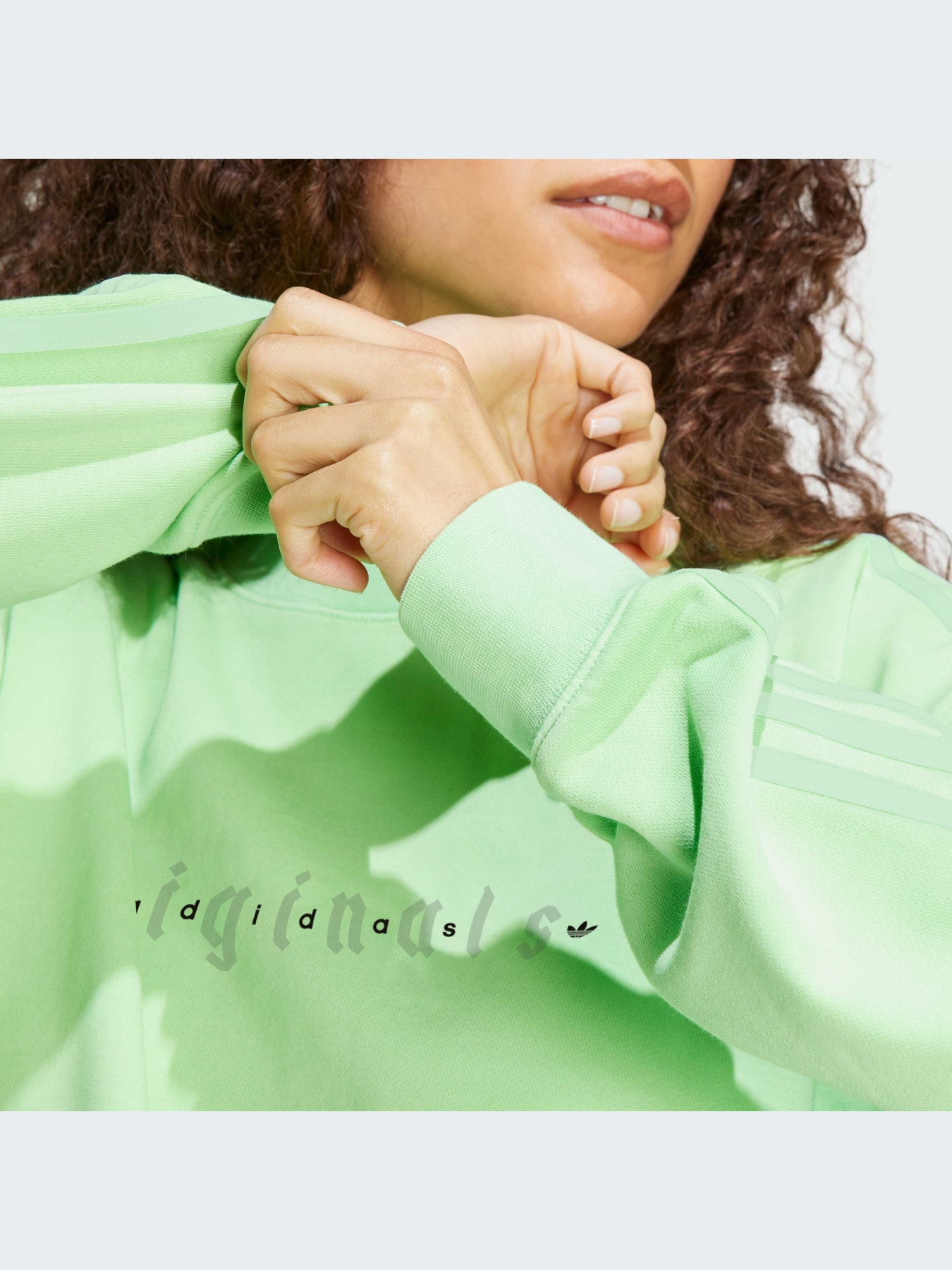 Свитшот Adidas модель IP7132 Фото