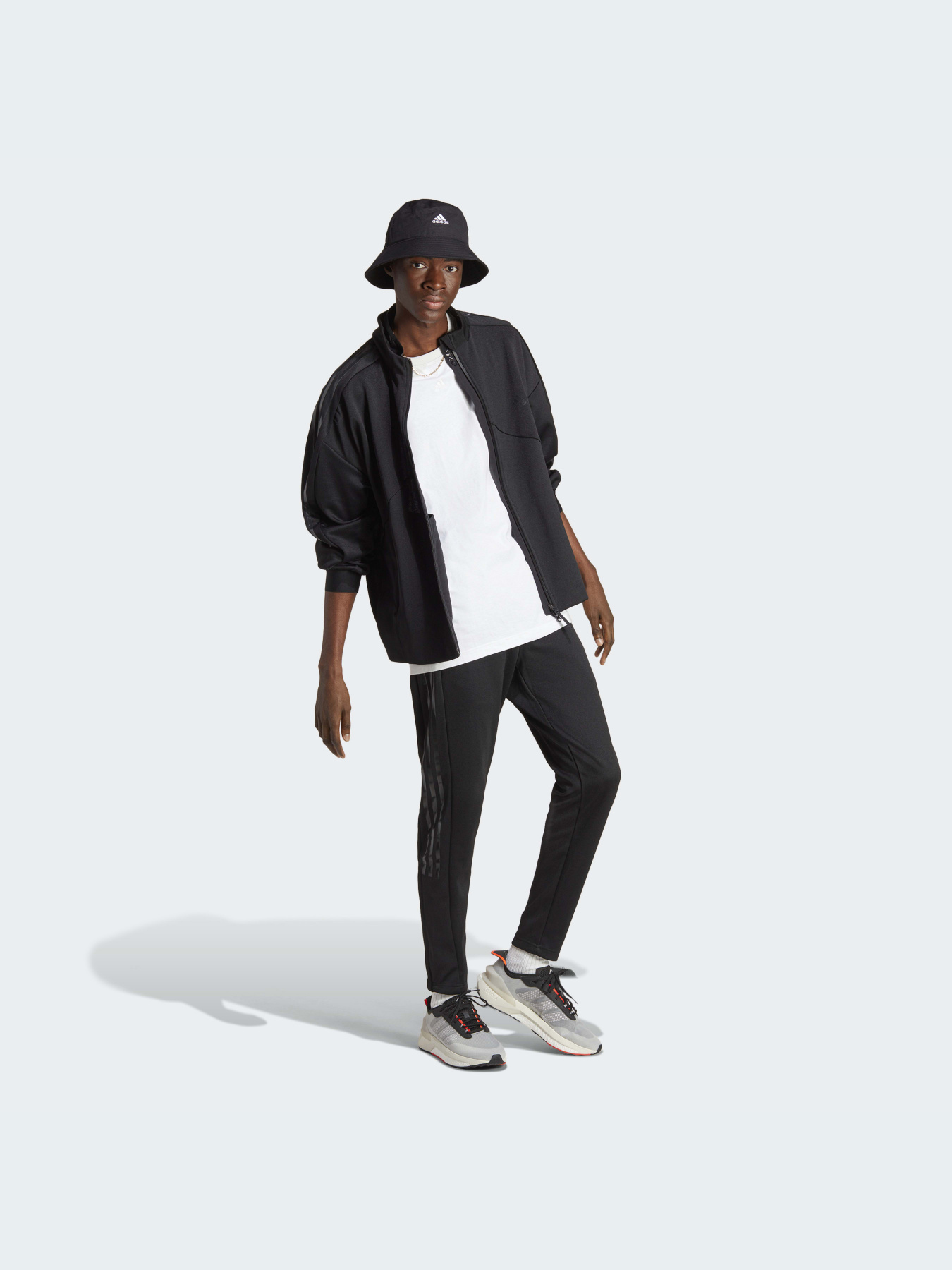 Брюки повседневные Adidas Tiro модель HY3781 Фото