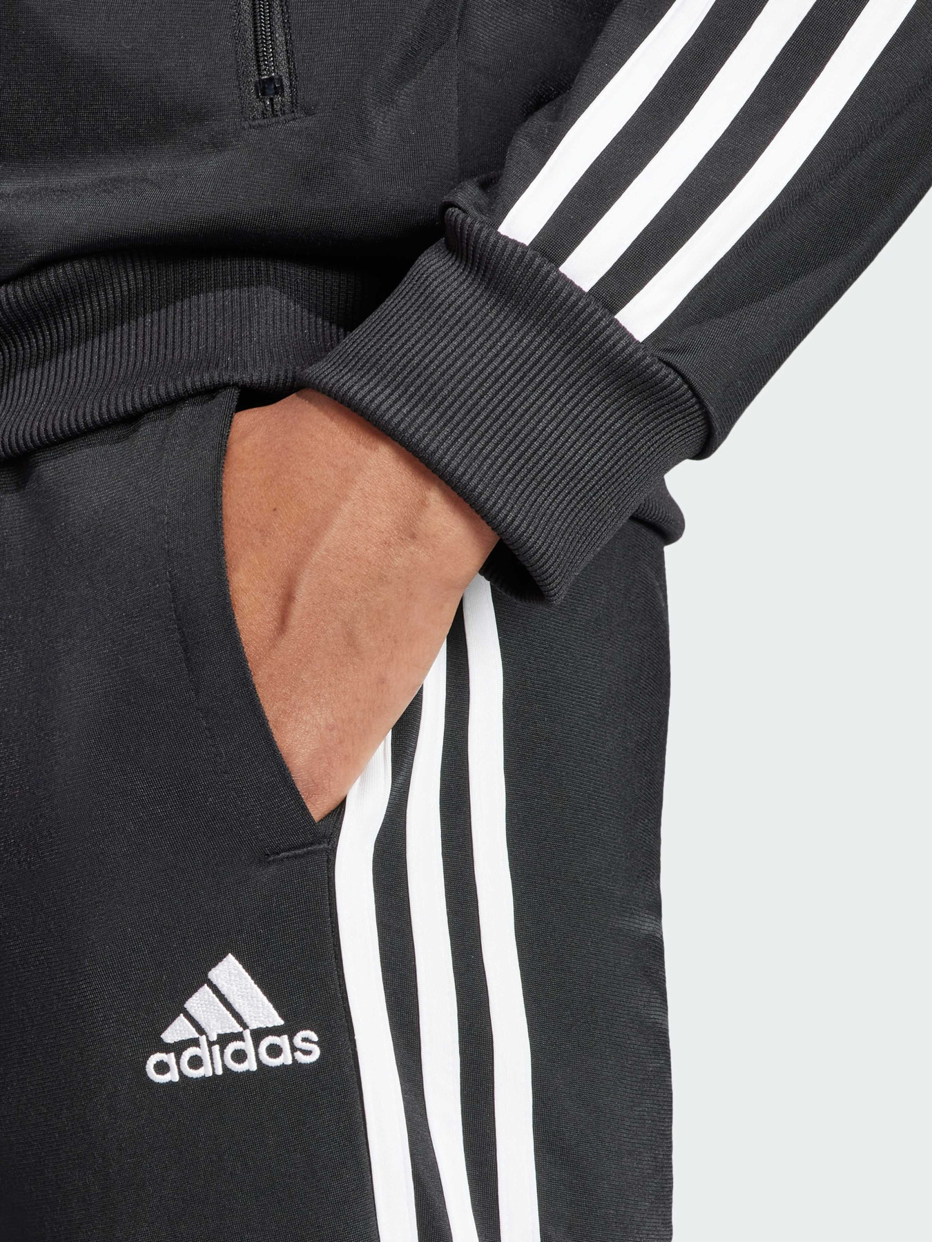 Спортивний костюм Adidas модель IJ8781 Фото