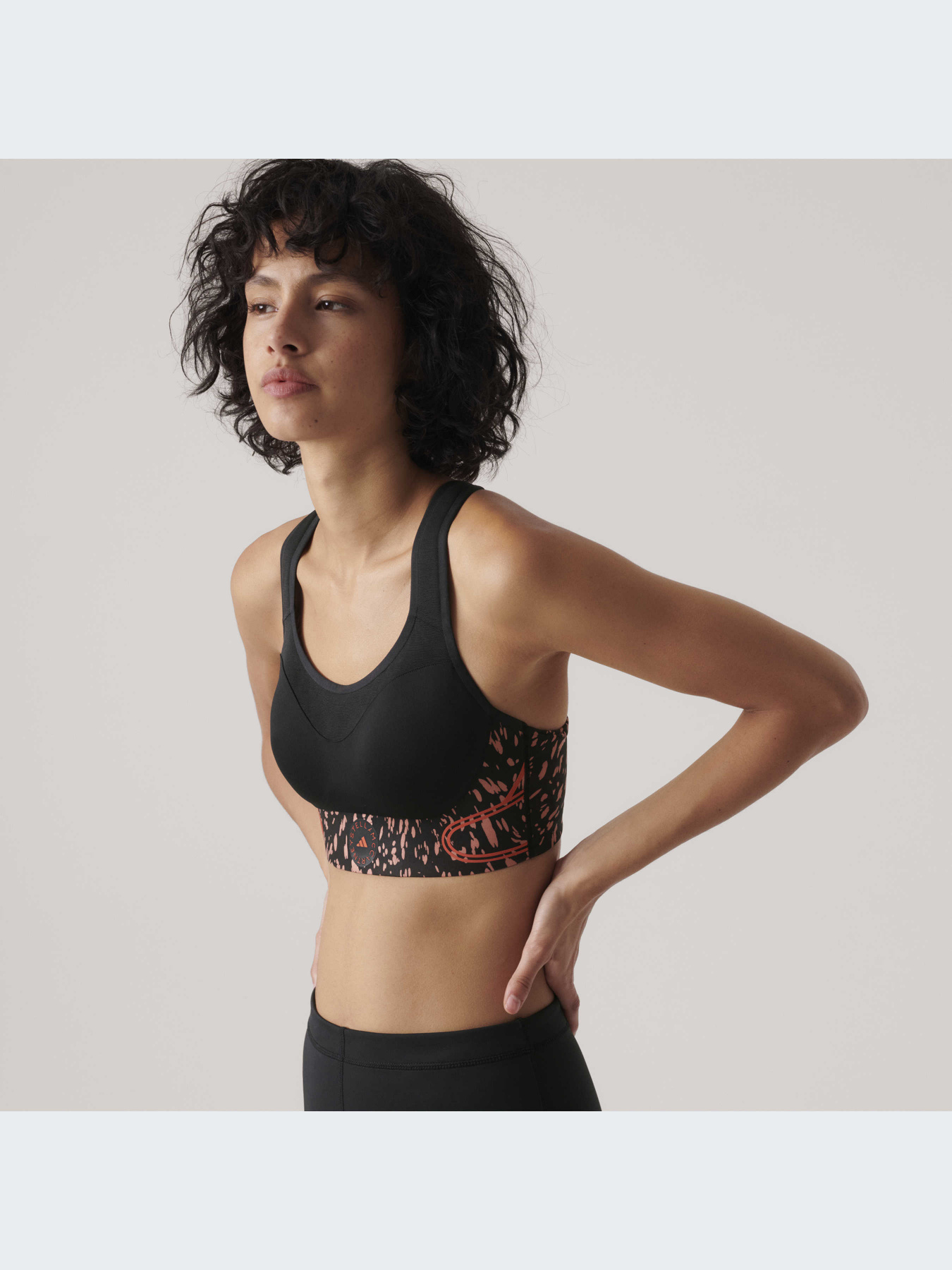 Топ спортивный Adidas модель IA9123 Фото