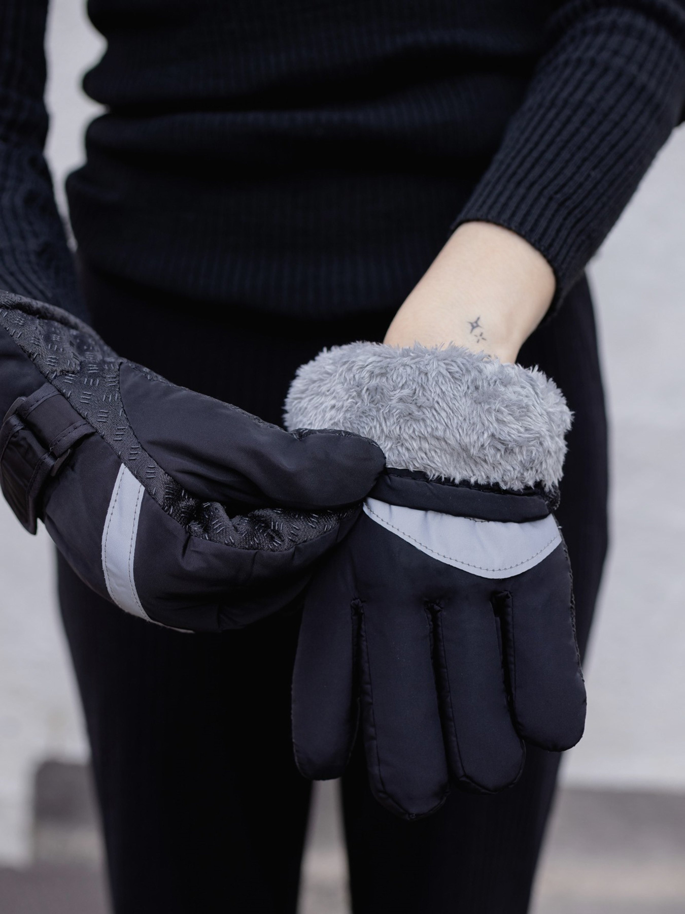 Перчатки Without модель 8049131 Фото