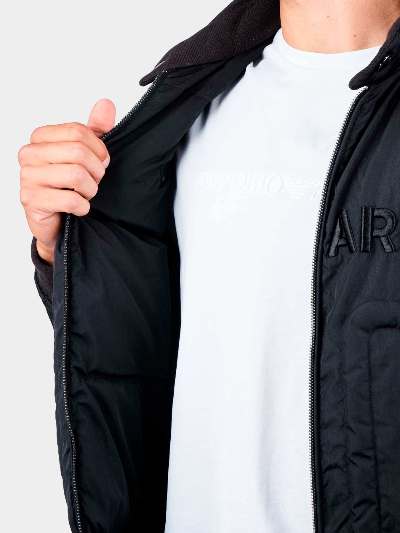 Куртки и дубленки Emporio Armani модель 6R1B75-1NFEZ-0999 Фото