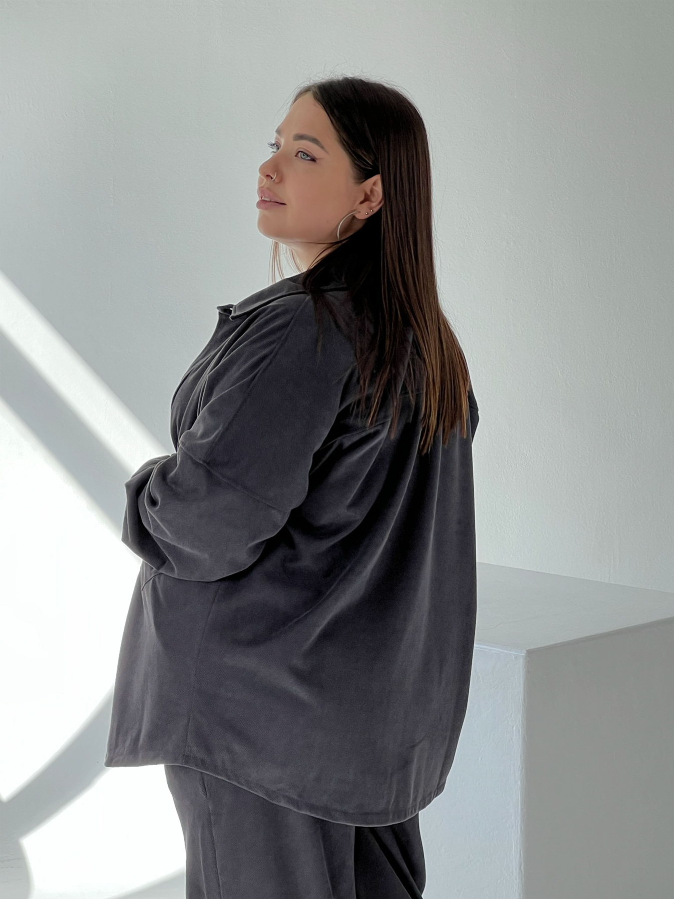 Сорочка IJ модель ij-sorochka-zamsh-grafit Фото