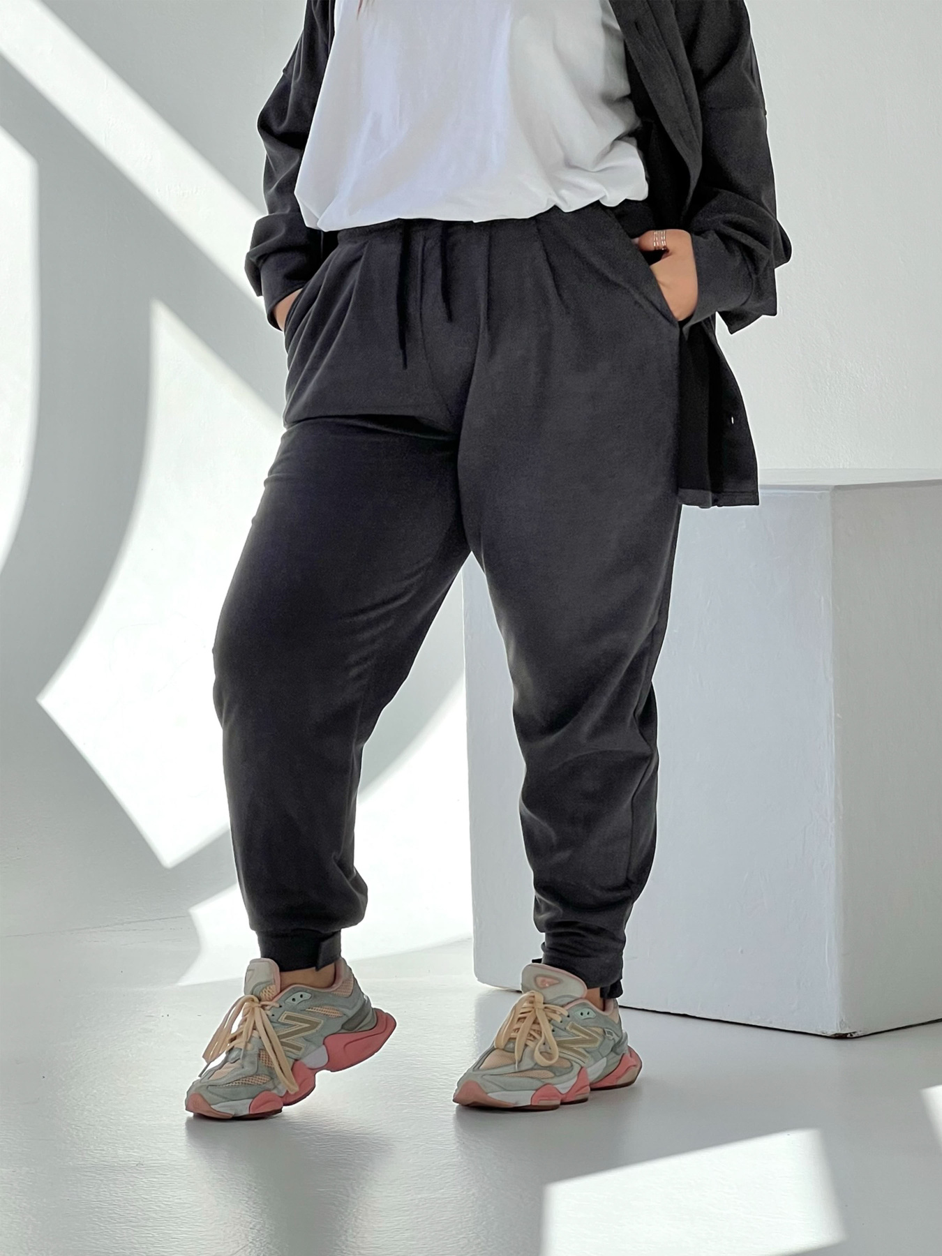 Повсякденні штани IJ модель ij-pants-lip-zamsh-grafit Фото