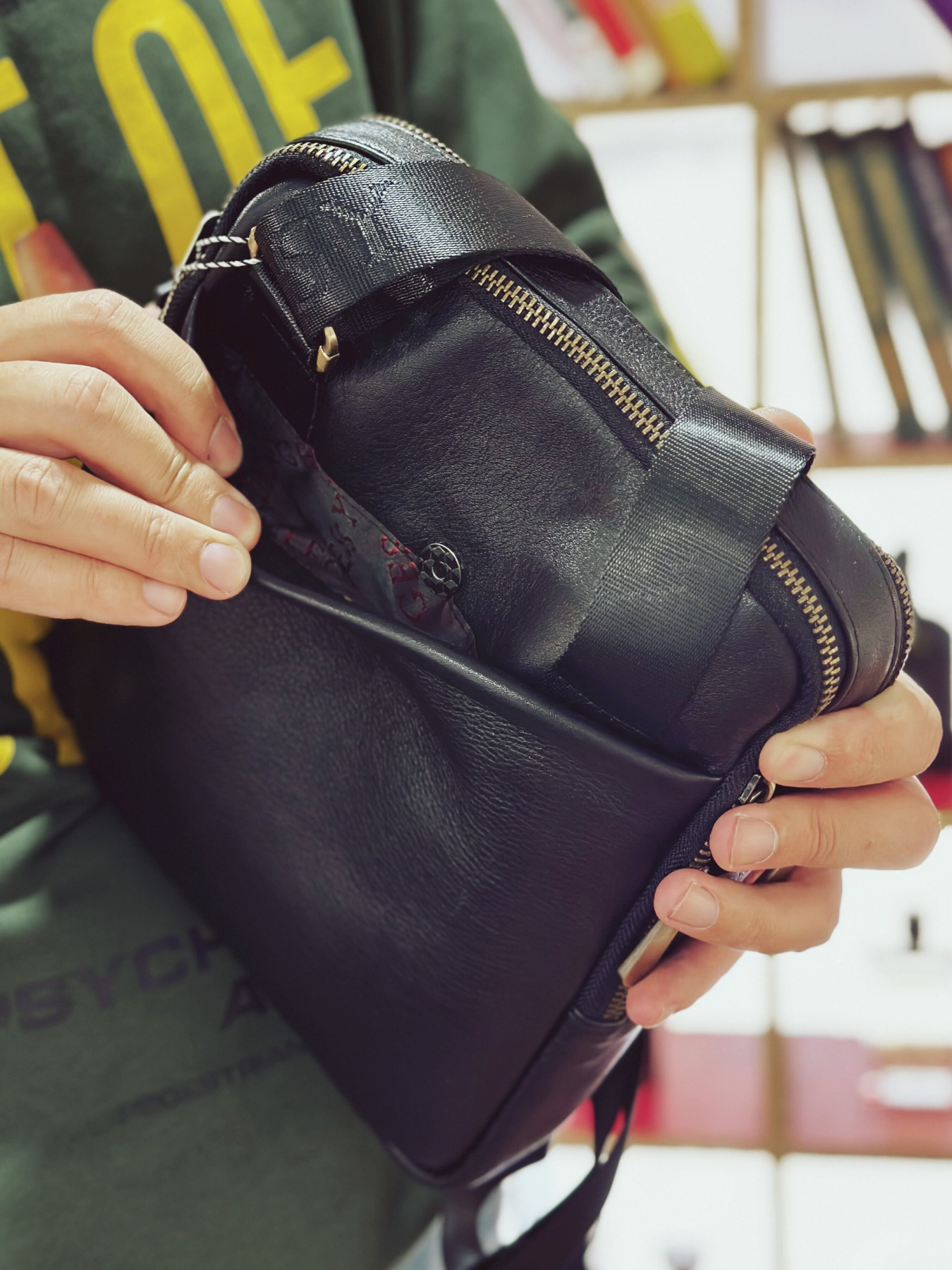 Мессенджер Legessy модель V_RB_Antiq Фото