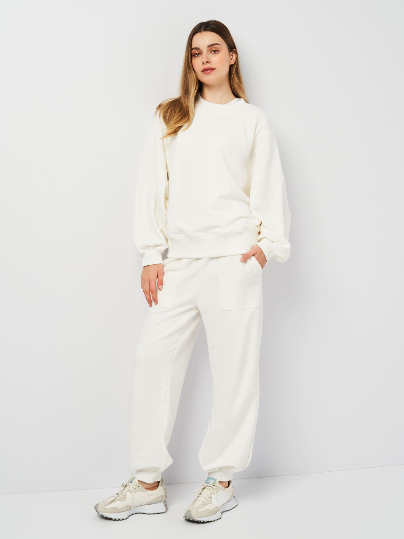 Свитшот Роза модель 230701_milk Свитшот Роза модель 230701_milk Фото