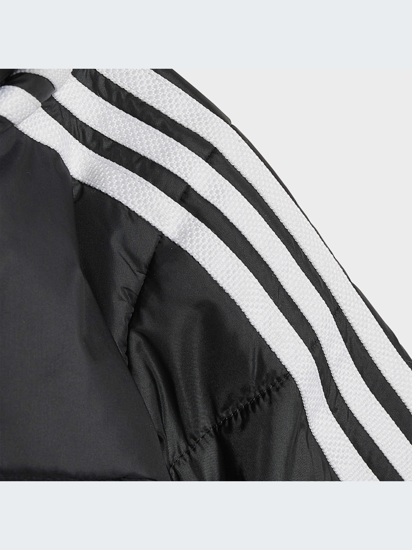 Куртки и дубленки Adidas Adicolor модель HK7451 Куртки и дубленки Adidas Adicolor модель HK7451 Фото