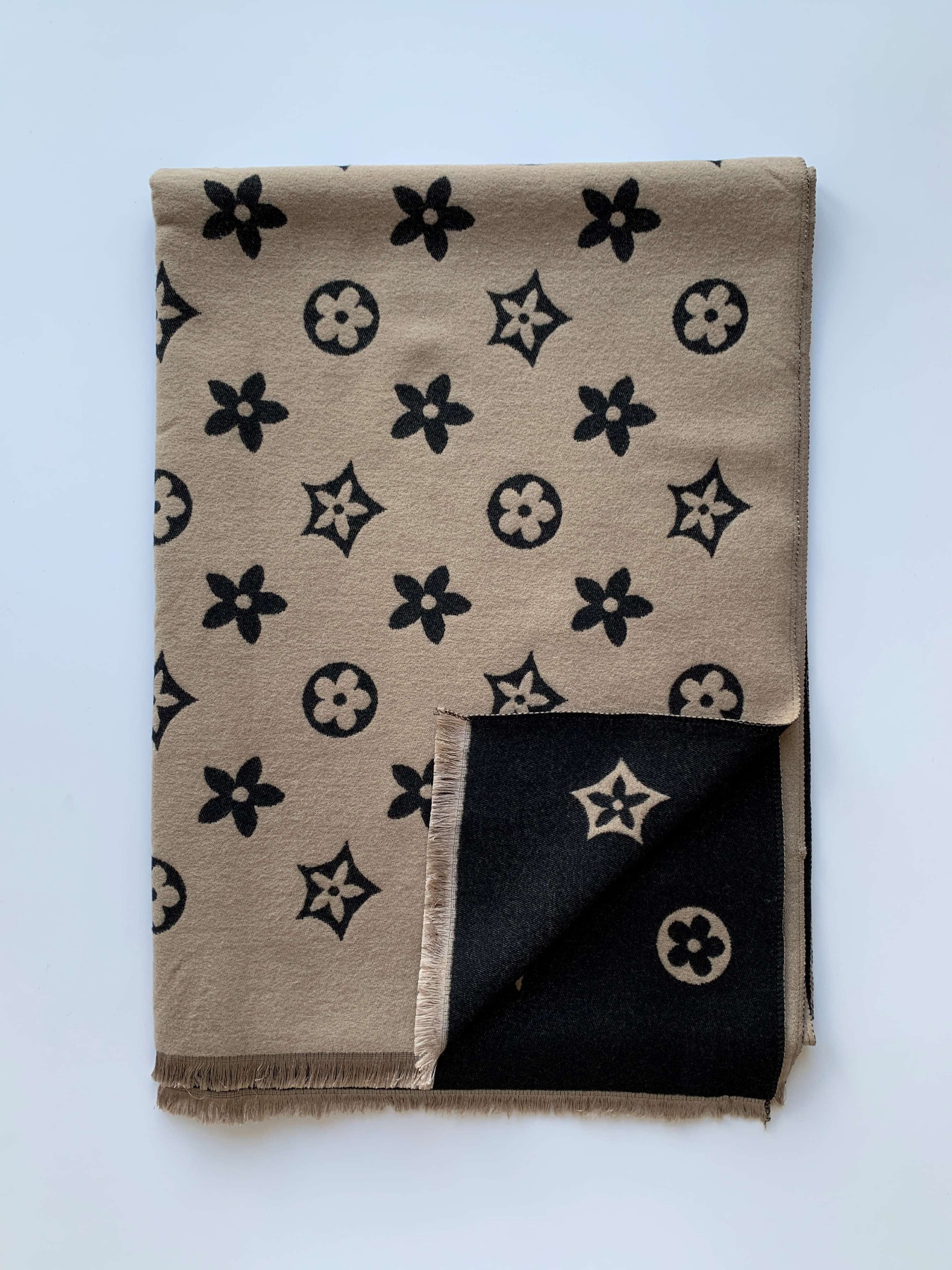 Шарф Regina Notte модель 4000000214689 Шарф Regina Notte модель 4000000214689 Фото