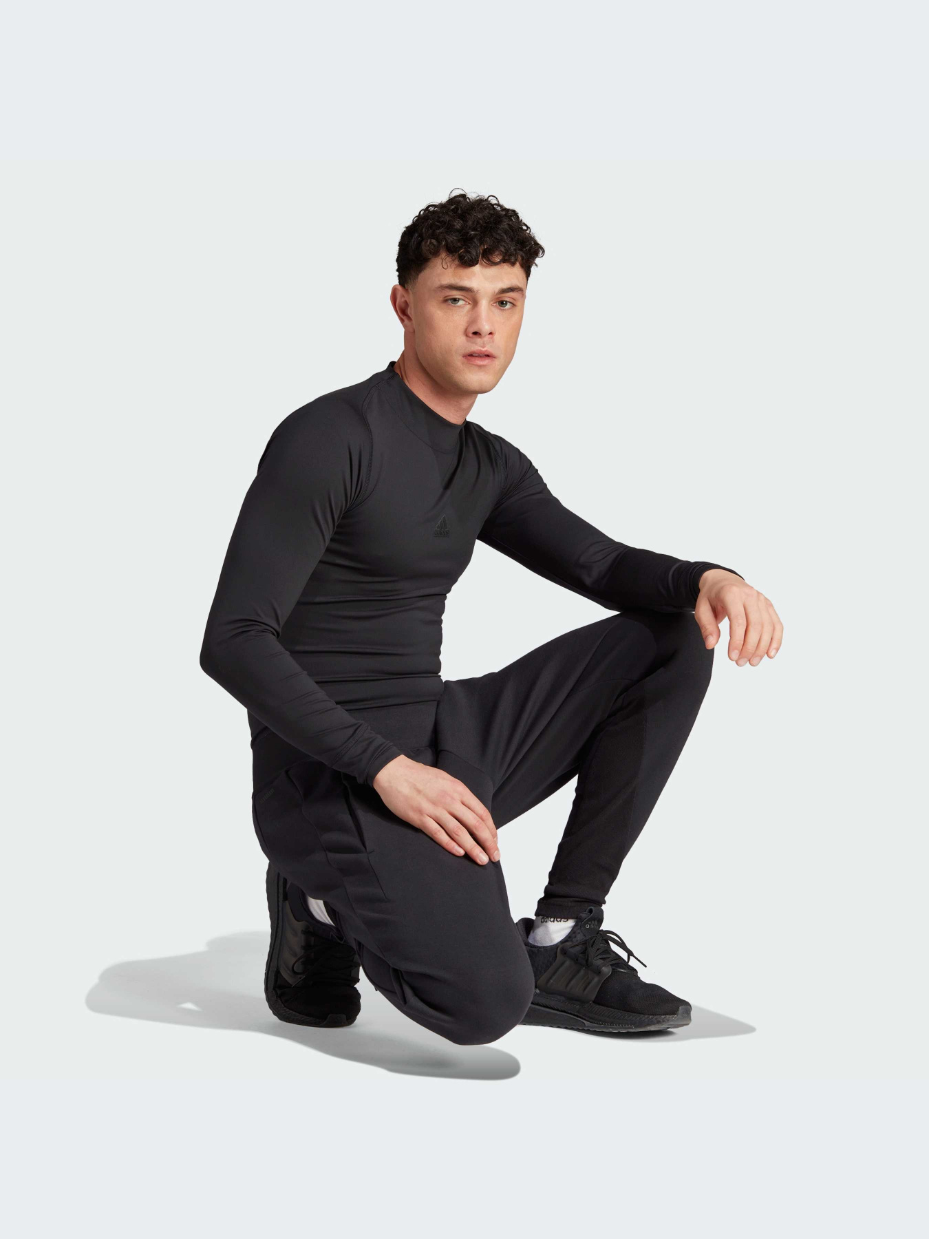 Брюки Adidas ZNE модель IN5102-KZ Фото