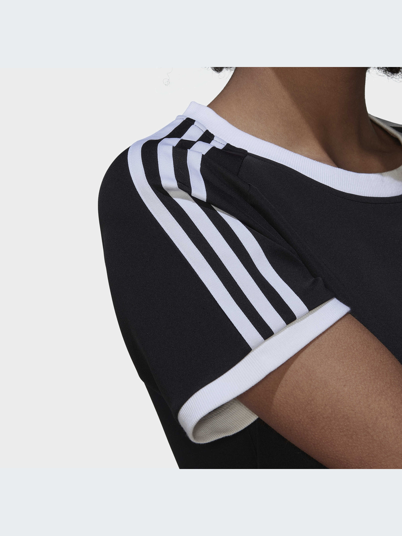 Футболки и поло Adidas Adicolor модель HM6411-KZ Футболки и поло Adidas Adicolor модель HM6411-KZ Фото