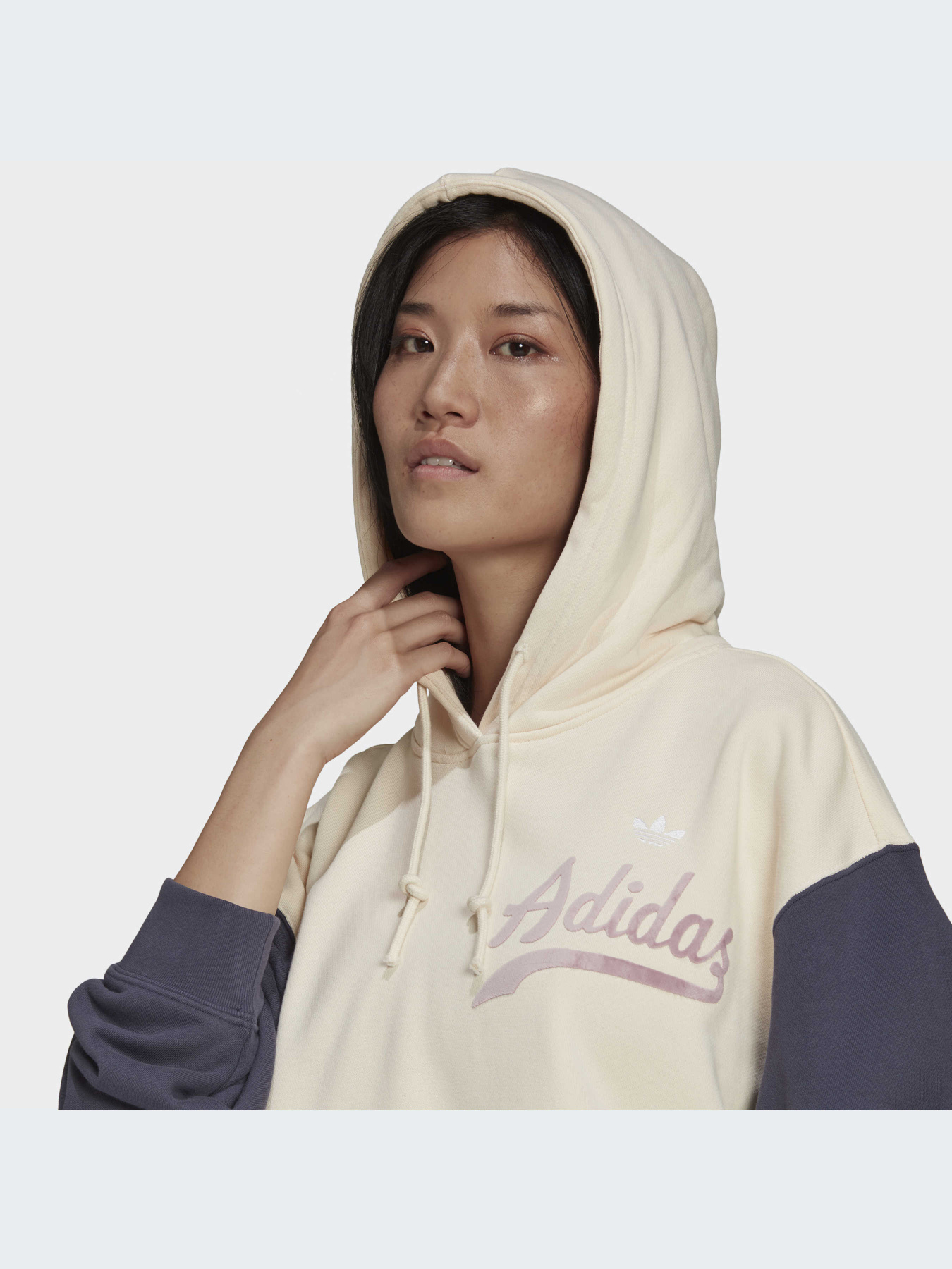 Худи и свитшоты Adidas Graphics модель HD9782-KZ Фото