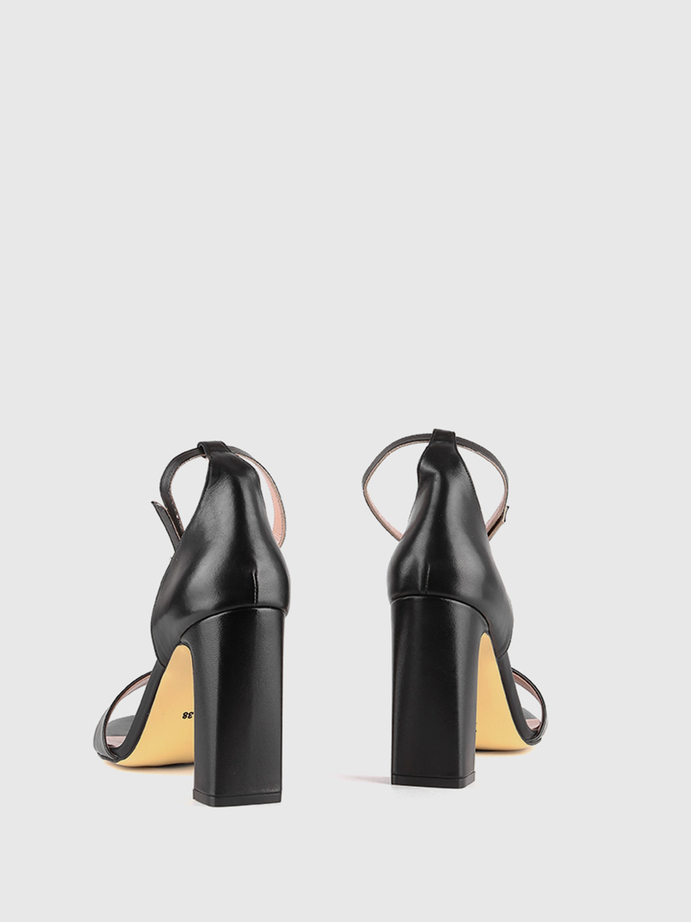 Босоніжки LeBERDES модель 00000013055 Фото