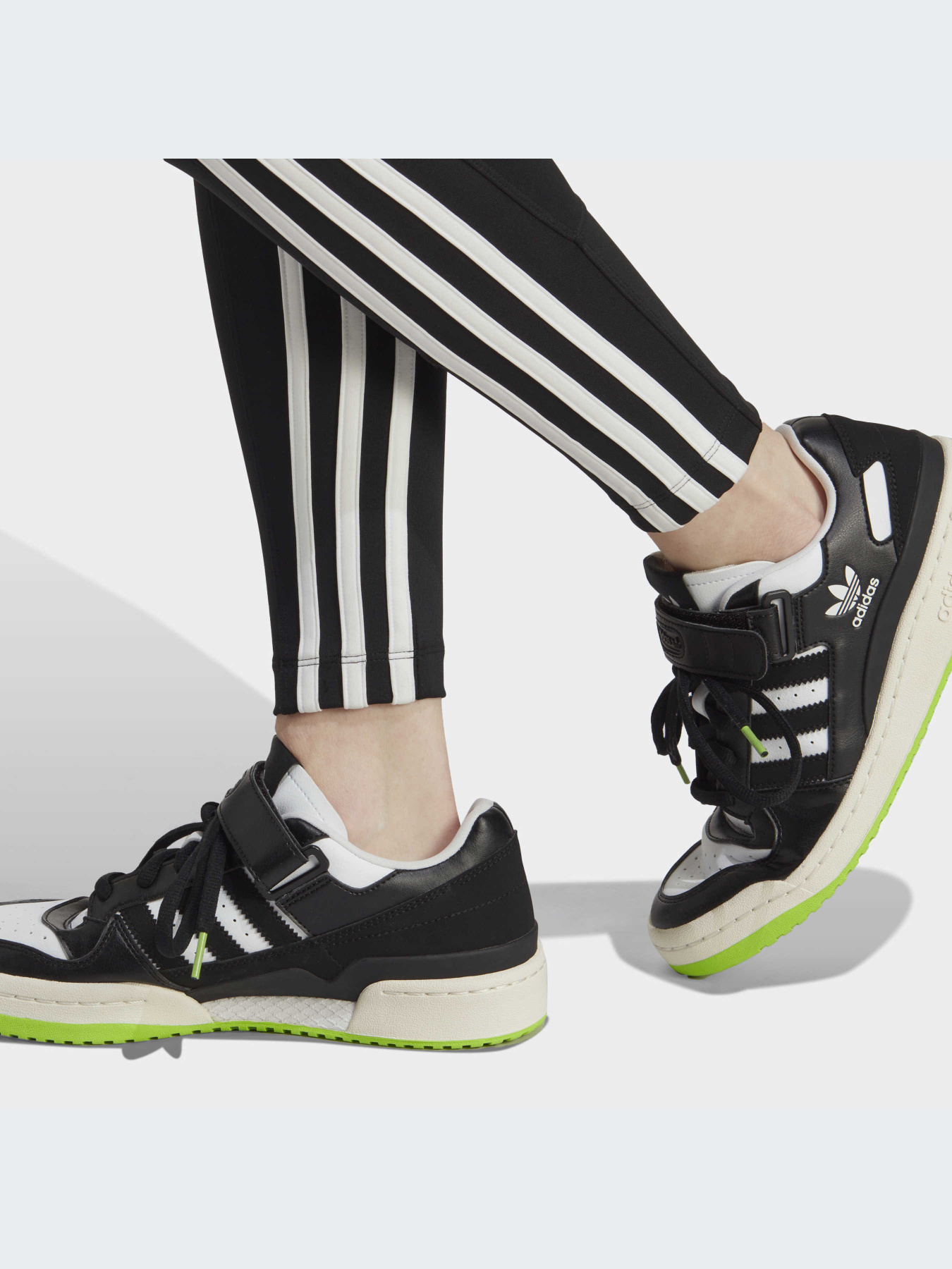 Леггинсы Adidas Adicolor модель IC2383 Фото