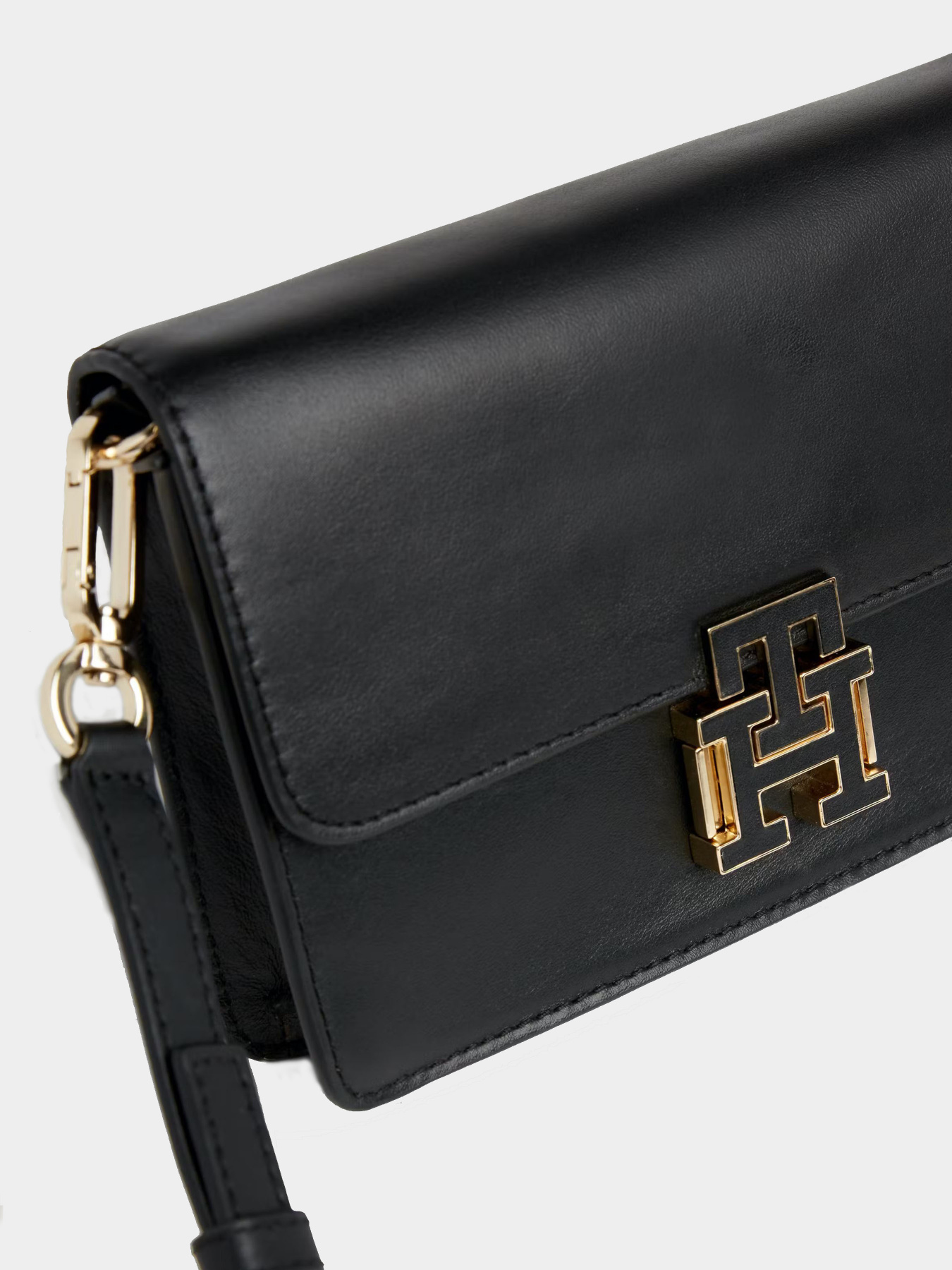 Сумки Tommy Hilfiger модель AW0AW15227-BDS Фото