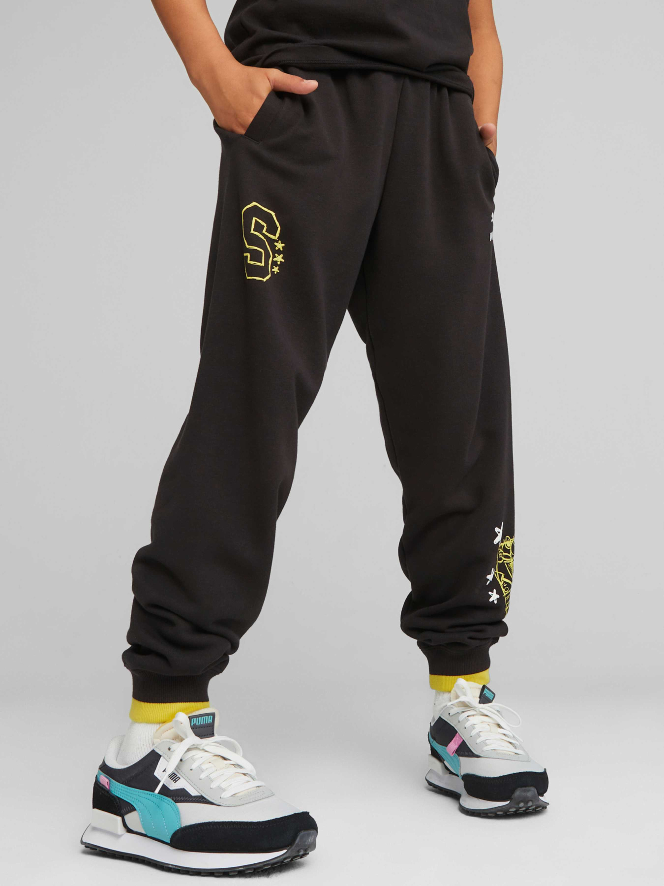 Спортивні штани PUMA x Spongebob Sweatpants модель 622219 Спортивні штани PUMA x Spongebob Sweatpants модель 622219 Фото