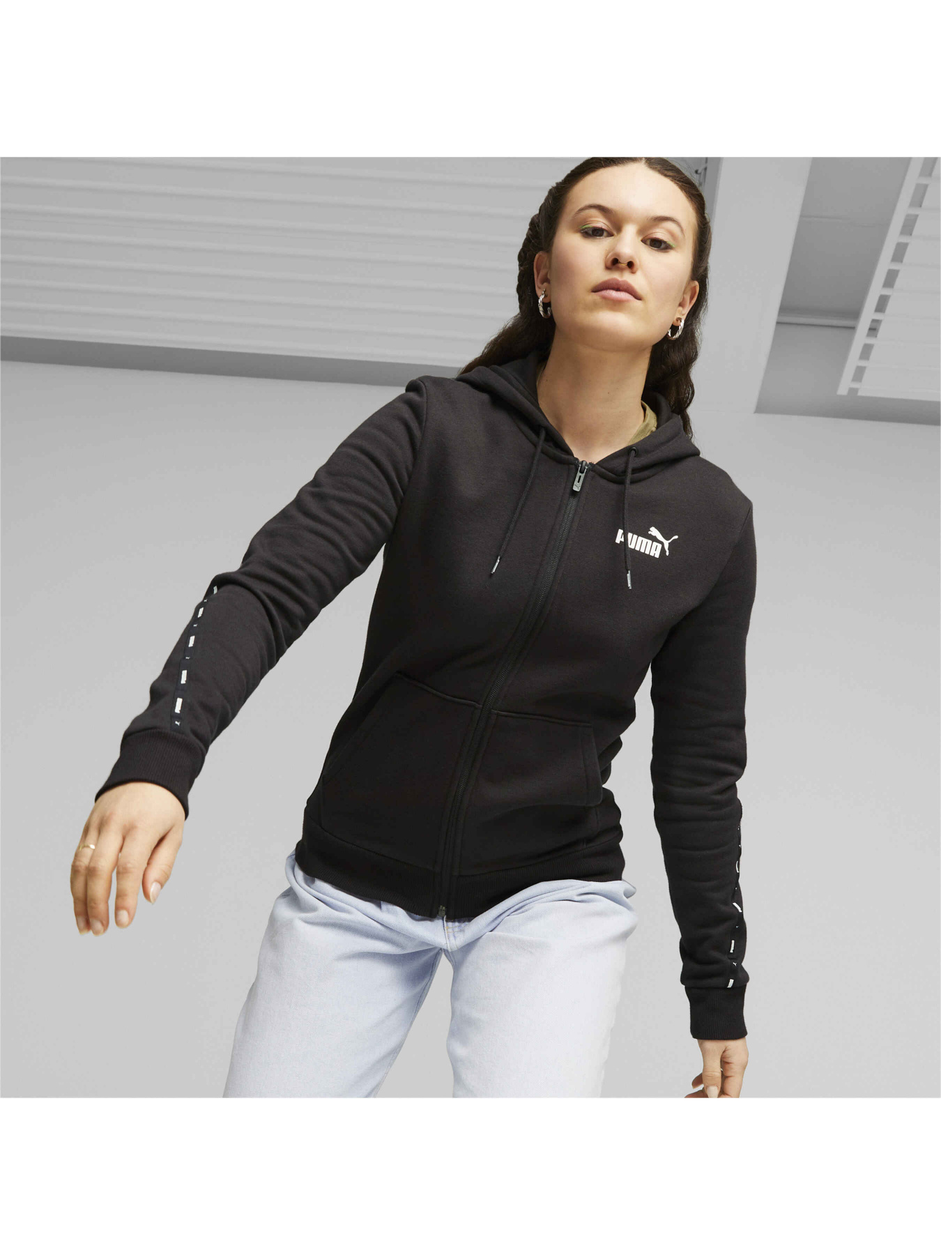 Спортивна кофта PUMA Ess Tape Full-zip Hoodie модель 675997 Фото