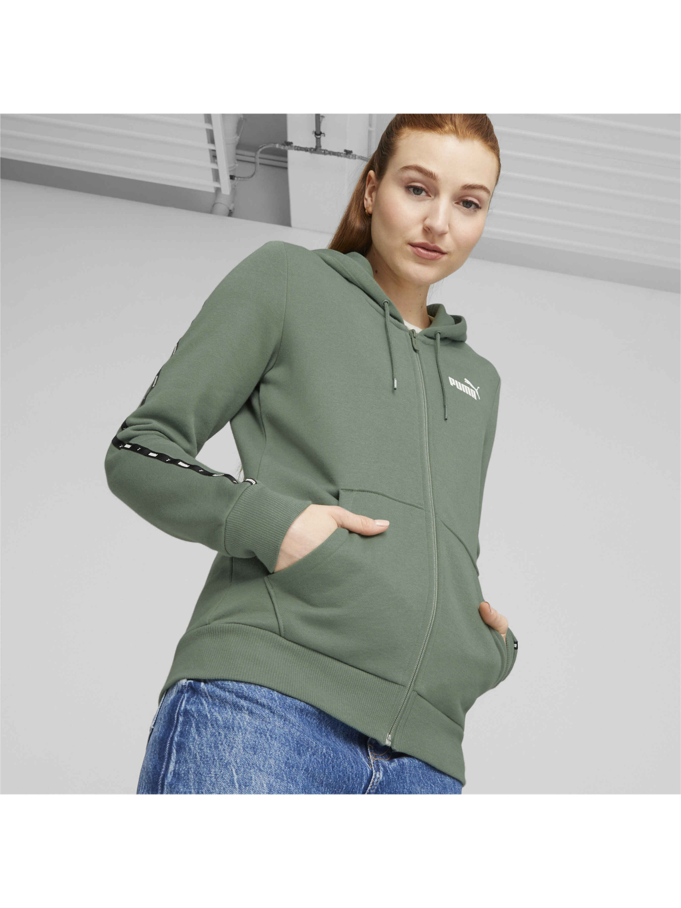 Спортивная кофта PUMA Ess Tape Full-zip Hoodie модель 675997 Фото