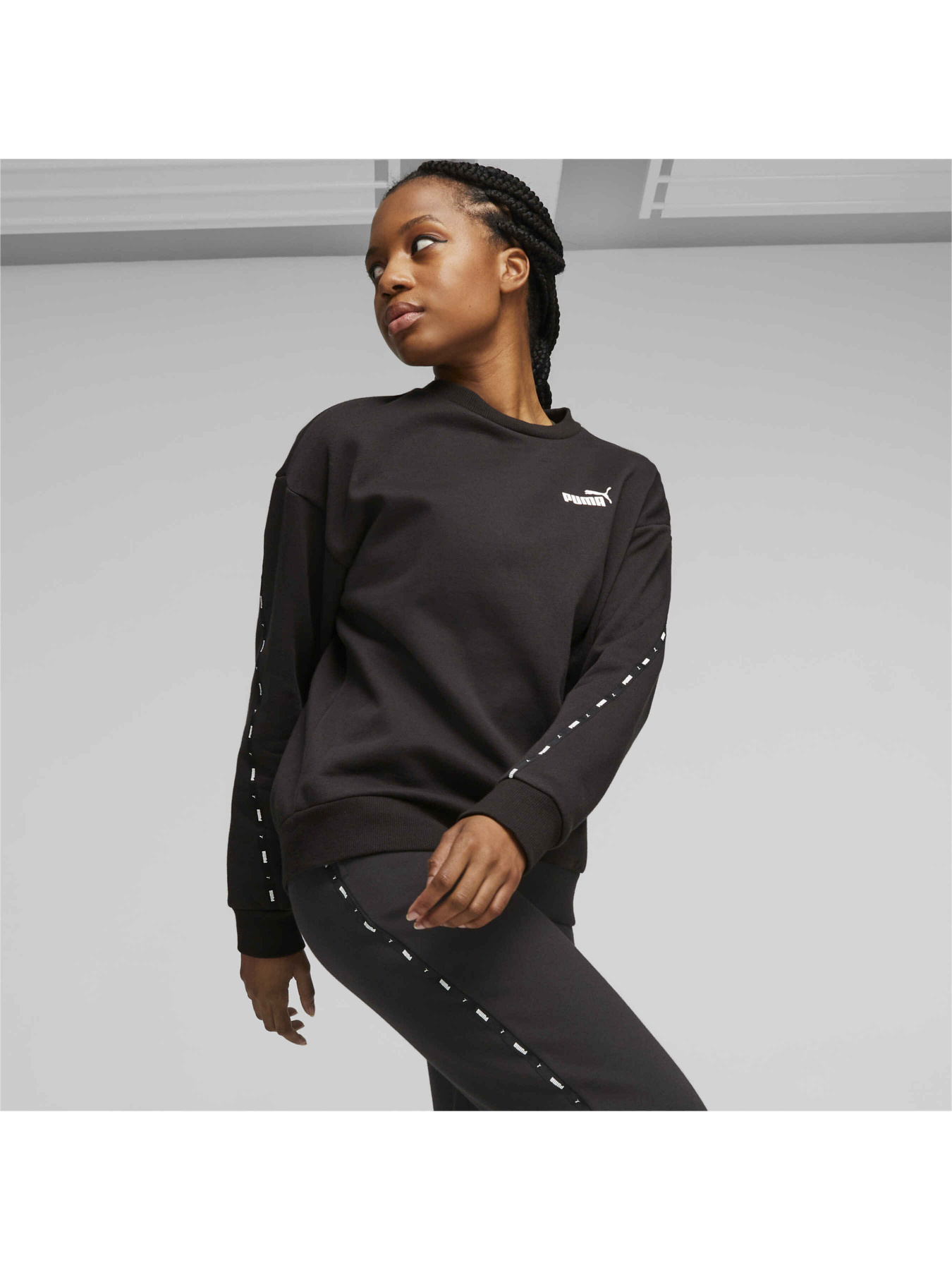 Свитшот PUMA Ess Tape Crew модель 675995 Фото