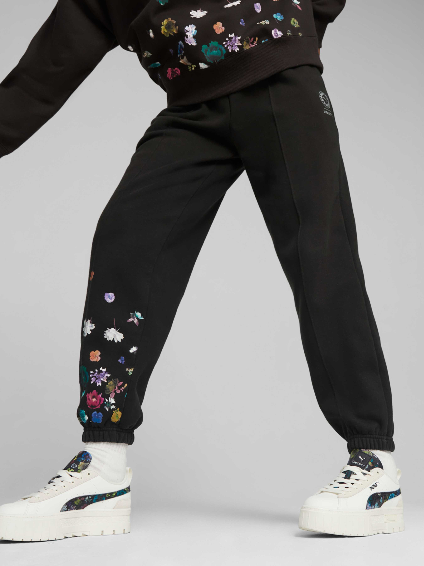 Штаны спортивные PUMA x Liberty Sweatpants модель 622210 Фото