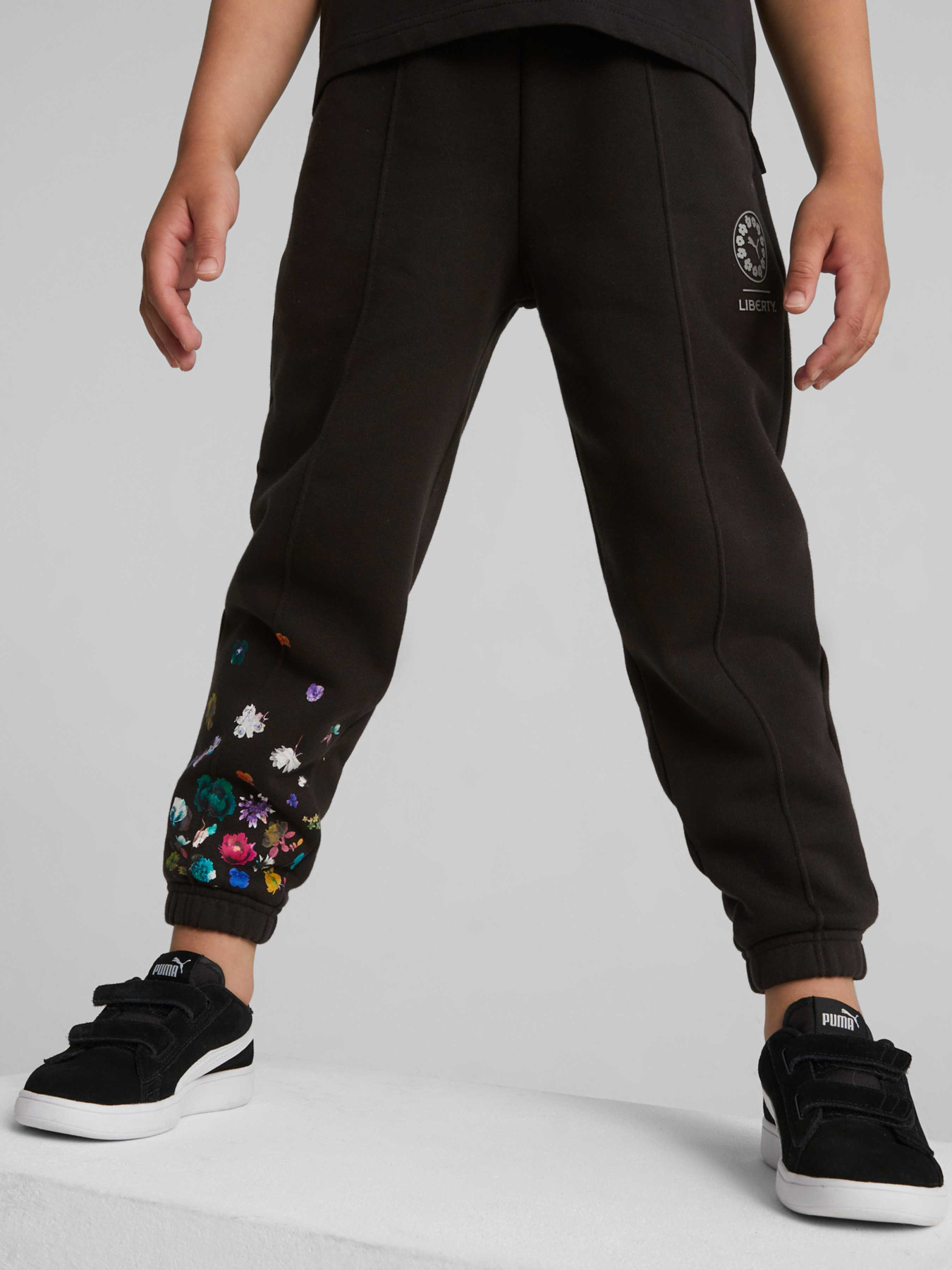 Штаны спортивные PUMA x Liberty Sweatpants модель 622238 Фото