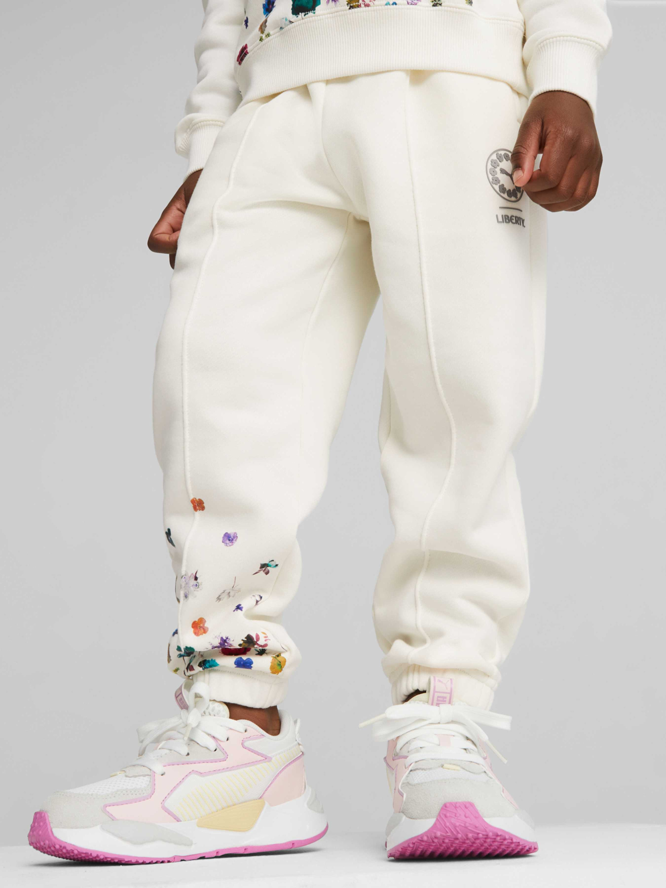 Штаны спортивные PUMA x Liberty Sweatpants модель 622238 Фото