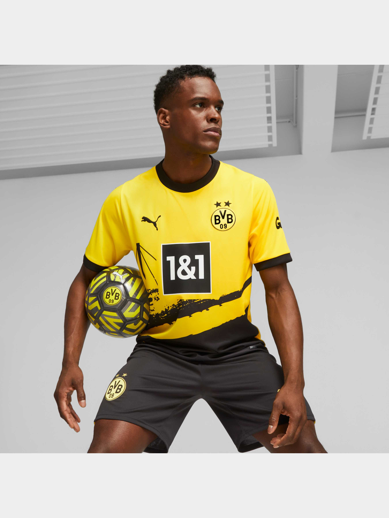 Спортивная футболка PUMA Bvb Home Jersey Replica модель 770604 Спортивная футболка PUMA Bvb Home Jersey Replica модель 770604 Фото