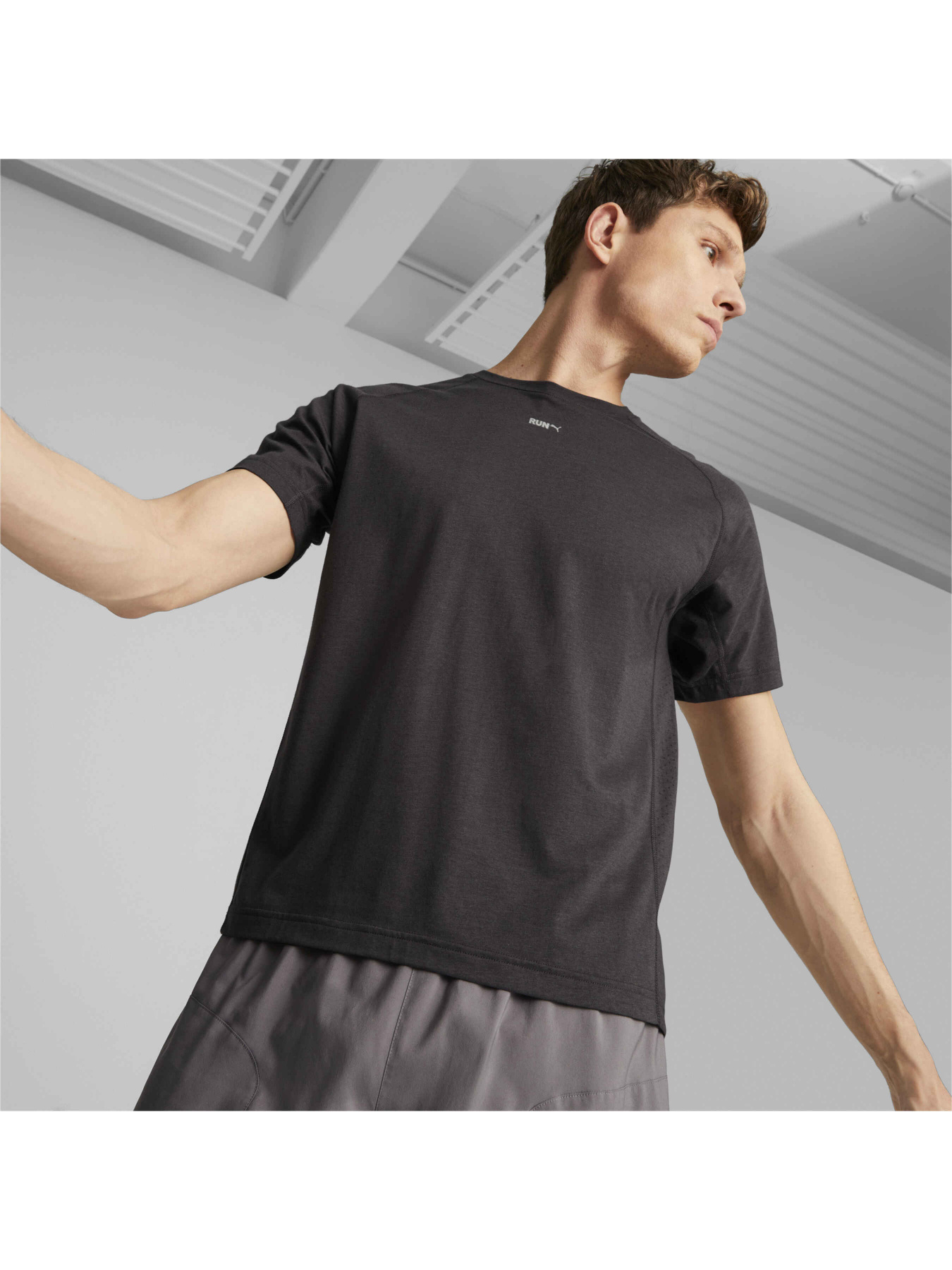 Спортивная футболка PUMA M Run Ss Tee модель 524382 Фото