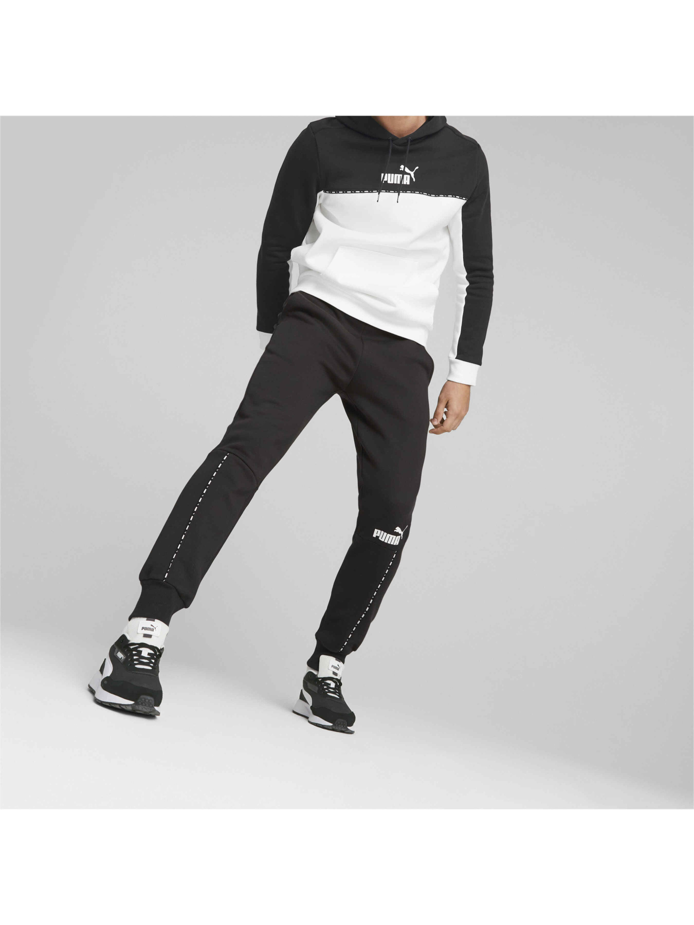 Штаны спортивные PUMA Ess Block x Tape Sweatpants модель 673343 Фото