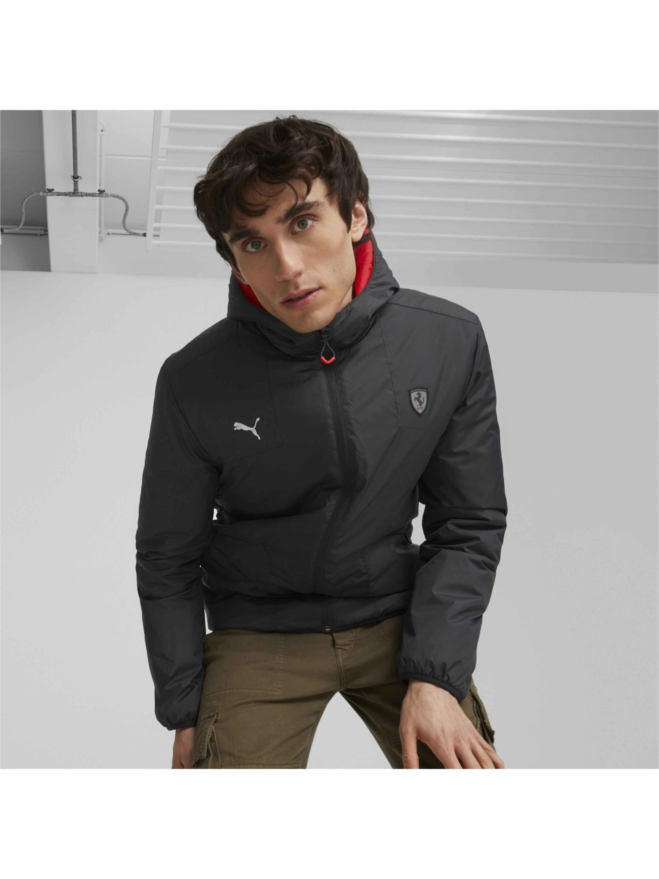 Демисезонная куртка PUMA Ferrari Style Rvrsbl Pdd Jkt модель 620978 Фото