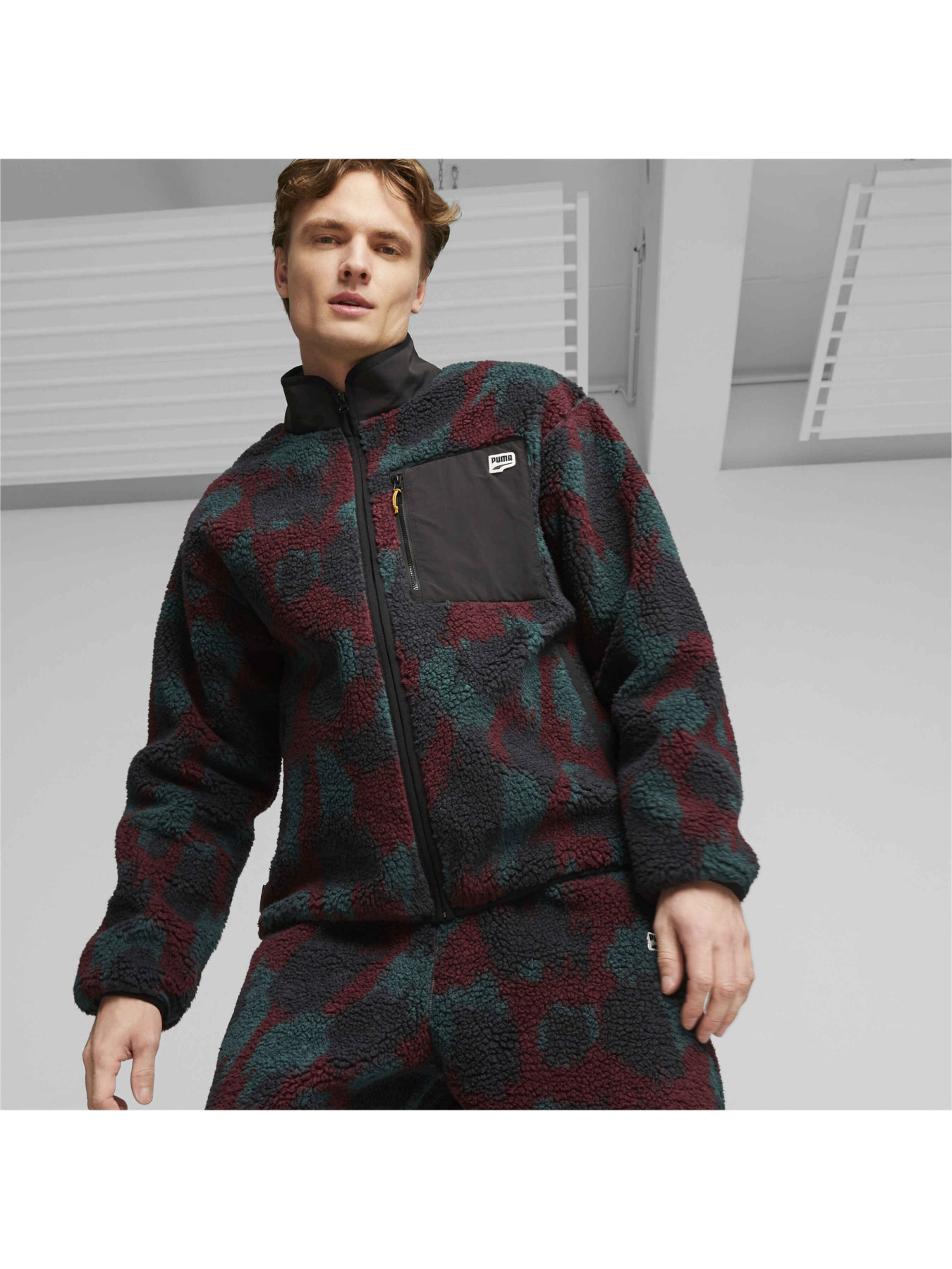 Демисезонная куртка PUMA Downtown Aop Sherpa Jacket модель 621677 Фото