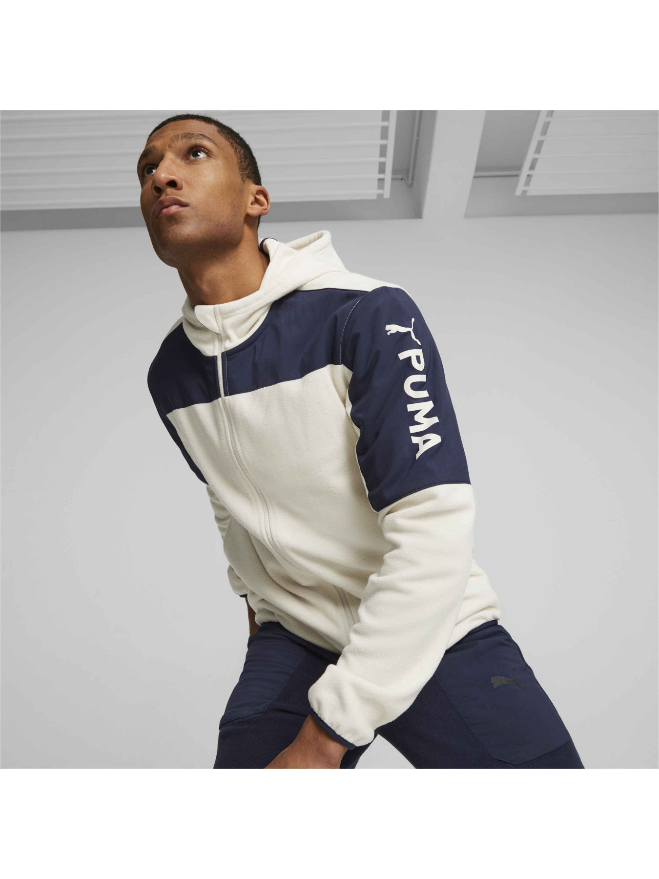 Демисезонная куртка PUMA Fit Hybrid Jacket модель 523891 Фото