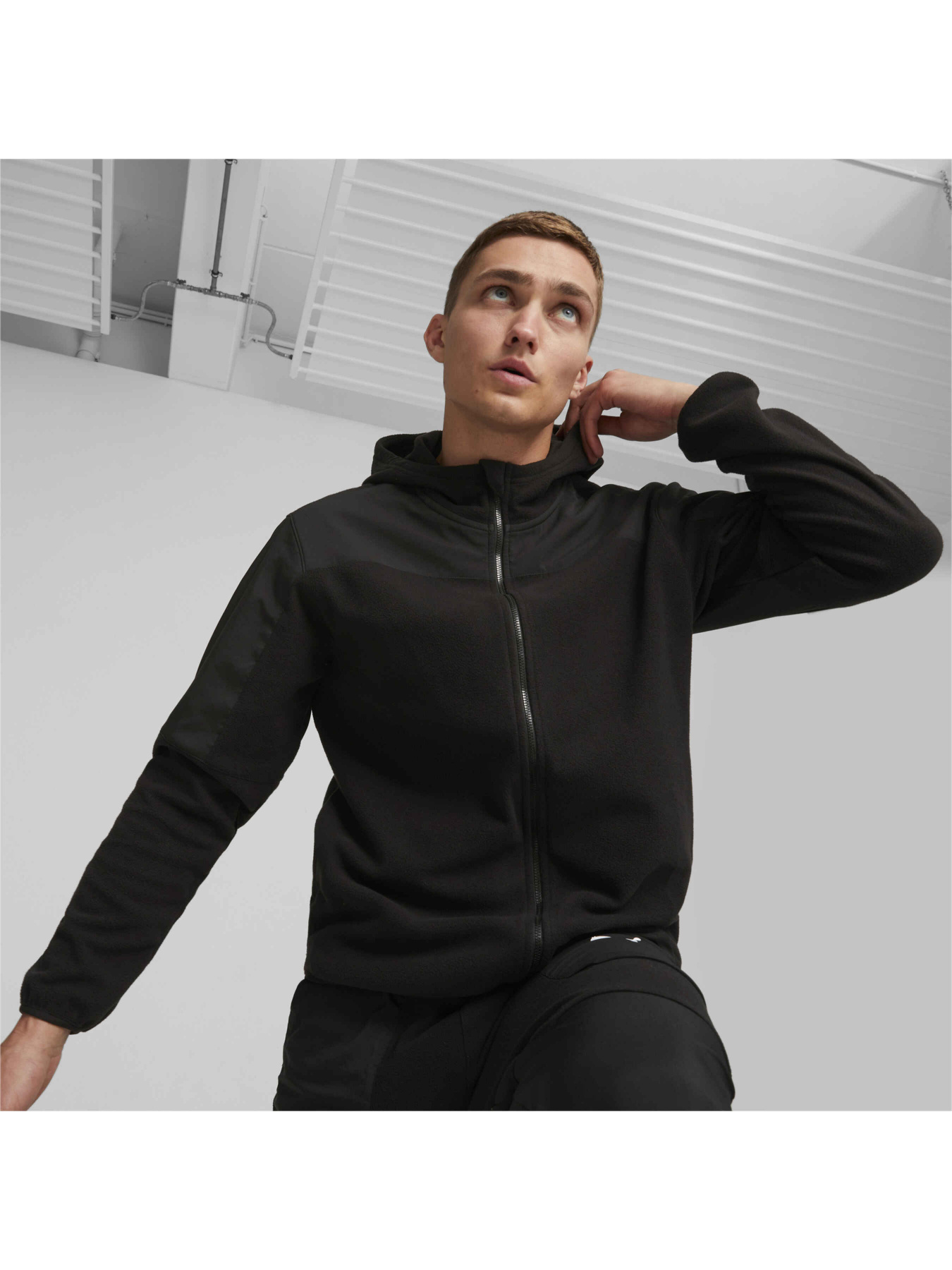 Демисезонная куртка PUMA Fit Hybrid Jacket модель 523891 Фото
