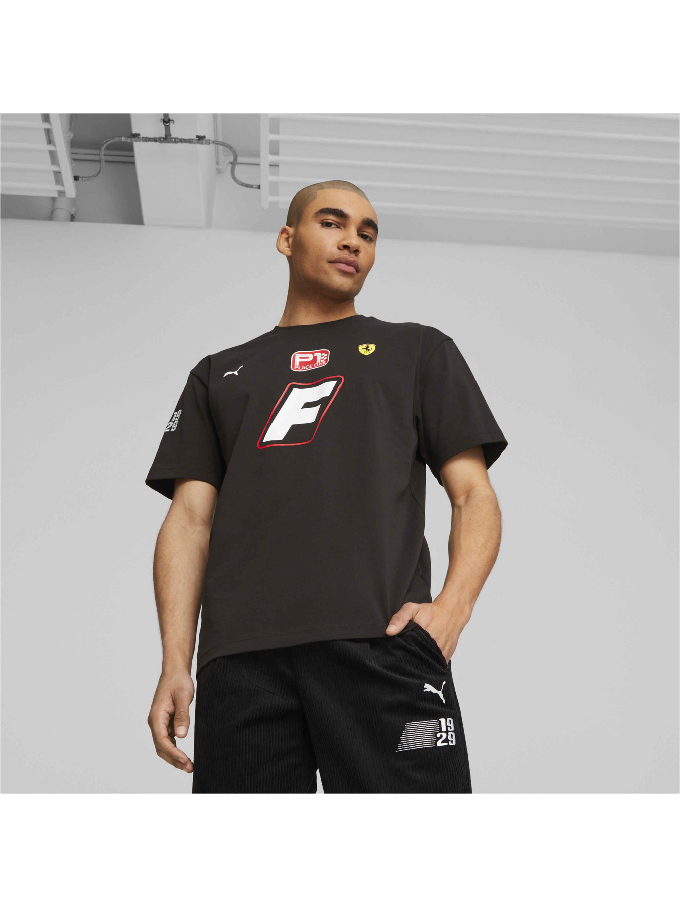 Футболка спортивная PUMA Ferrari Race Garage Crew Tee модель 621122 Фото