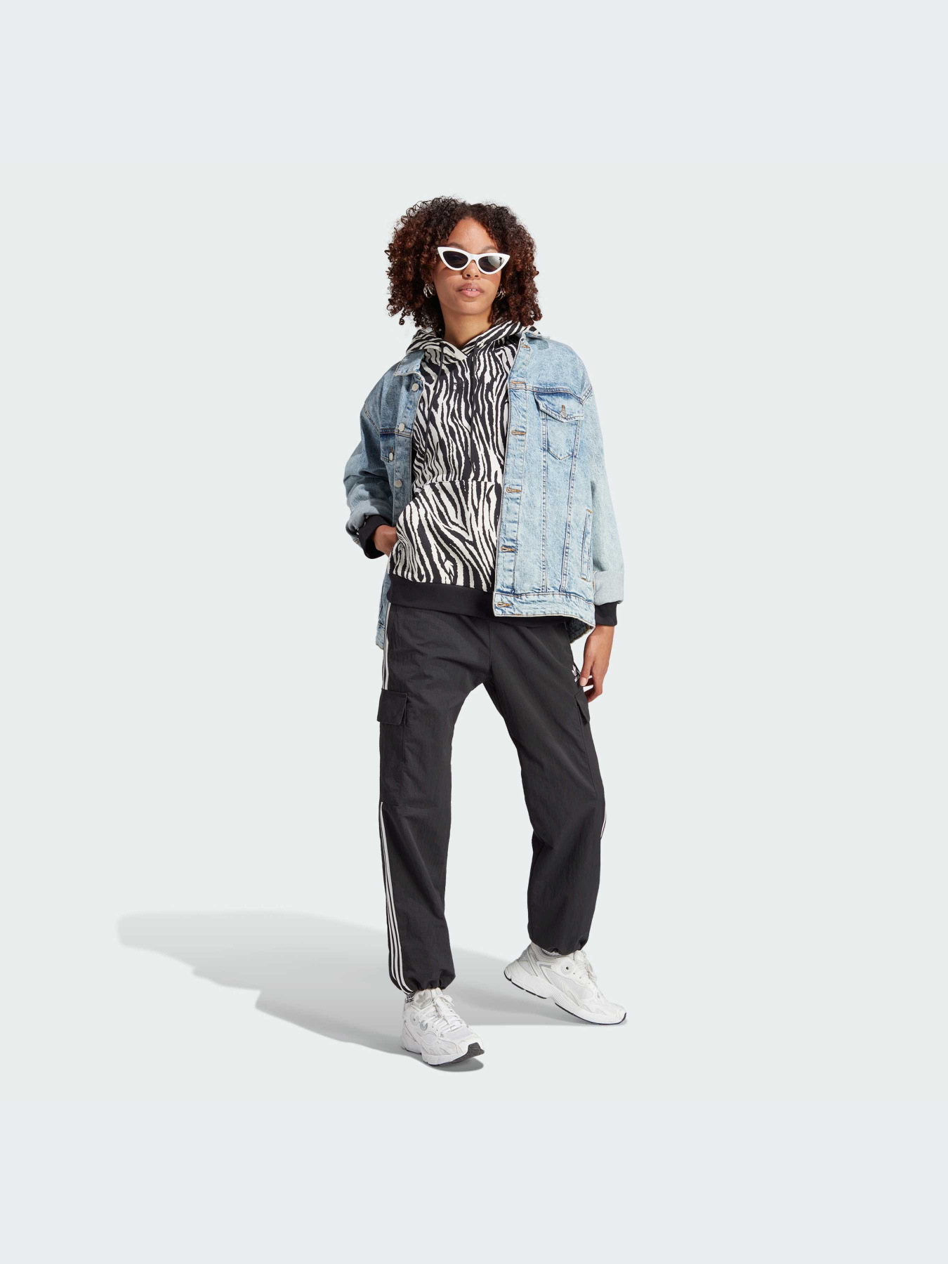 Худи и свитшоты Adidas Graphics модель IJ7774-KZ Фото