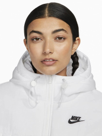 Куртки и дубленки NIKE модель FB7672-100 Фото