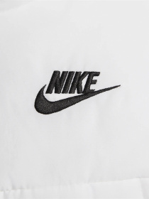 Куртки и дубленки NIKE модель FB7672-100 Фото