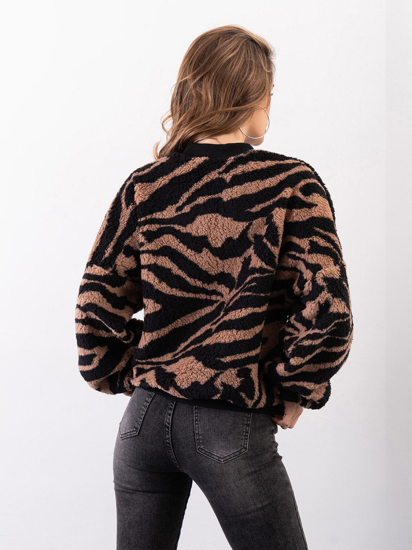 Свитшот ISSA Plus модель SA-487_черный_бежевый Свитшот ISSA Plus модель SA-487_черный_бежевый Фото