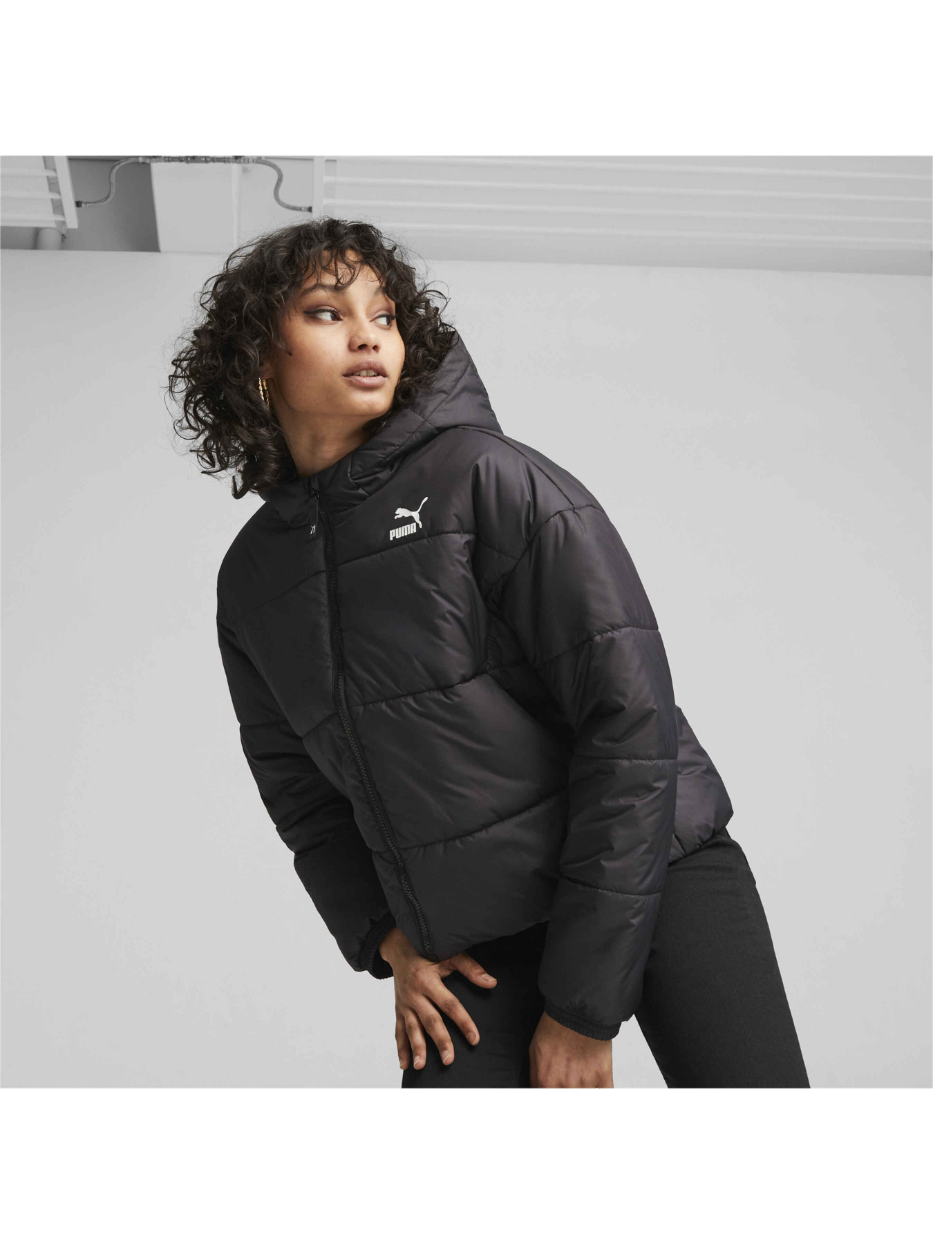 Демисезонная куртка PUMA Classics Padded Jacket модель 621692 Фото