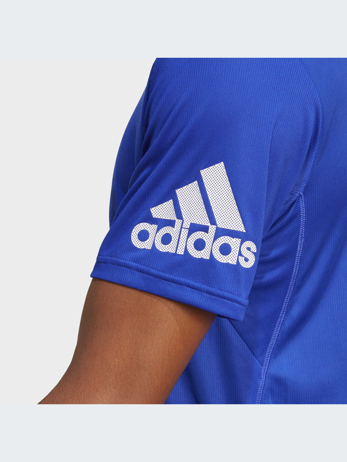 Спортивная футболка Adidas модель IC7644 Спортивная футболка Adidas модель IC7644 Фото