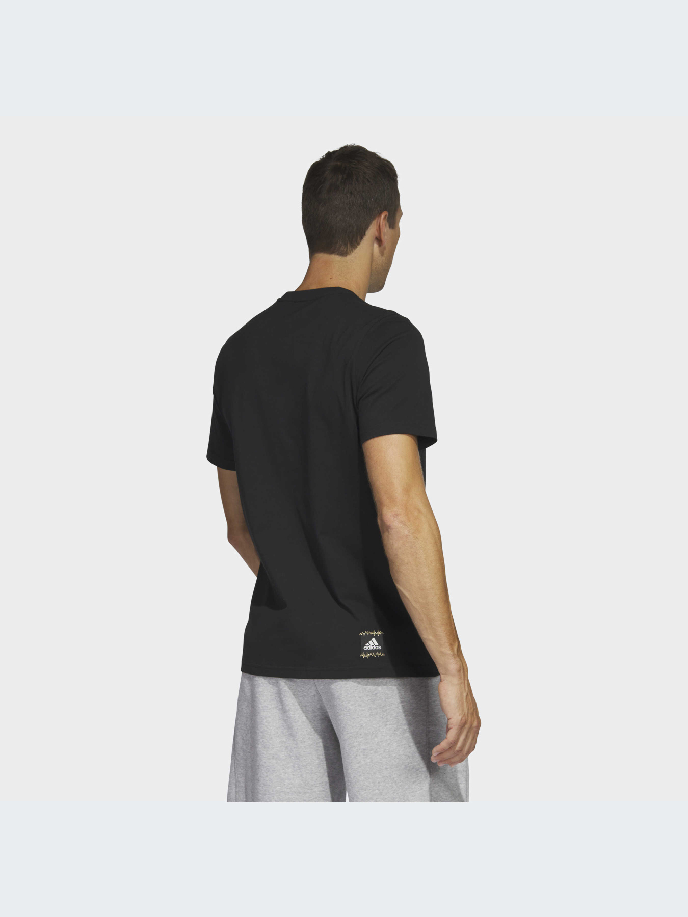 Футболка Adidas модель IC1678 Футболка Adidas модель IC1678 Фото