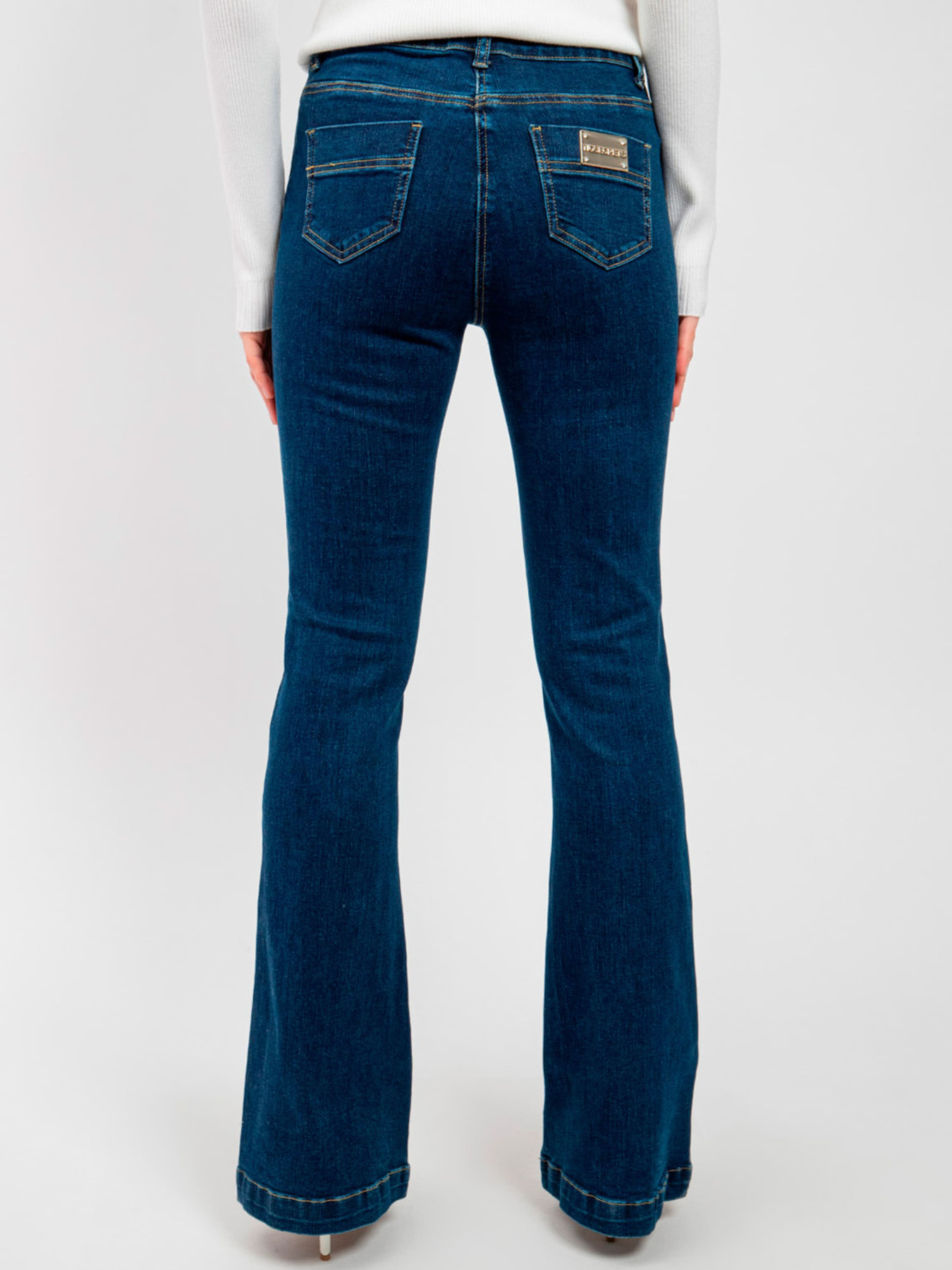 Расклешенные джинсы NOSECRETS модель 233NS031 Расклешенные джинсы NOSECRETS модель 233NS031 Фото