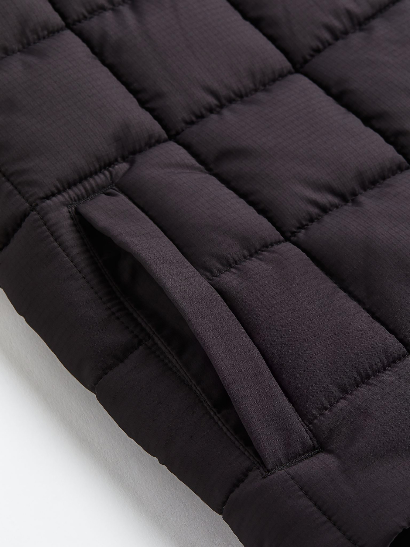 Утеплений жилет H&M модель 70137 Фото