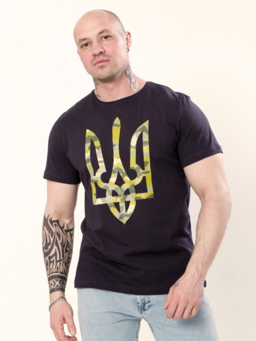 Футболка Носи своє модель 8073-001-33-chornilxno-sinj-gerb Фото